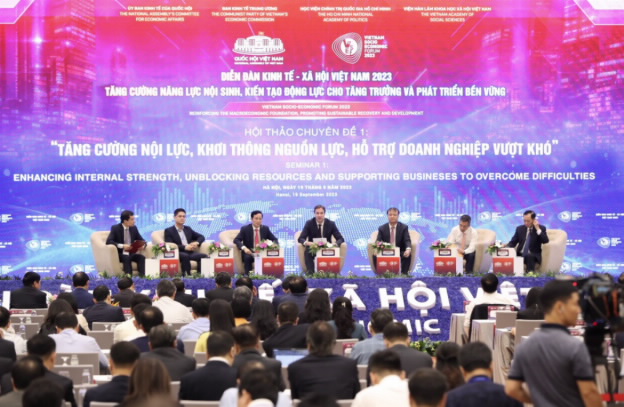 Các đại biểu thảo luận tại Diễn đàn