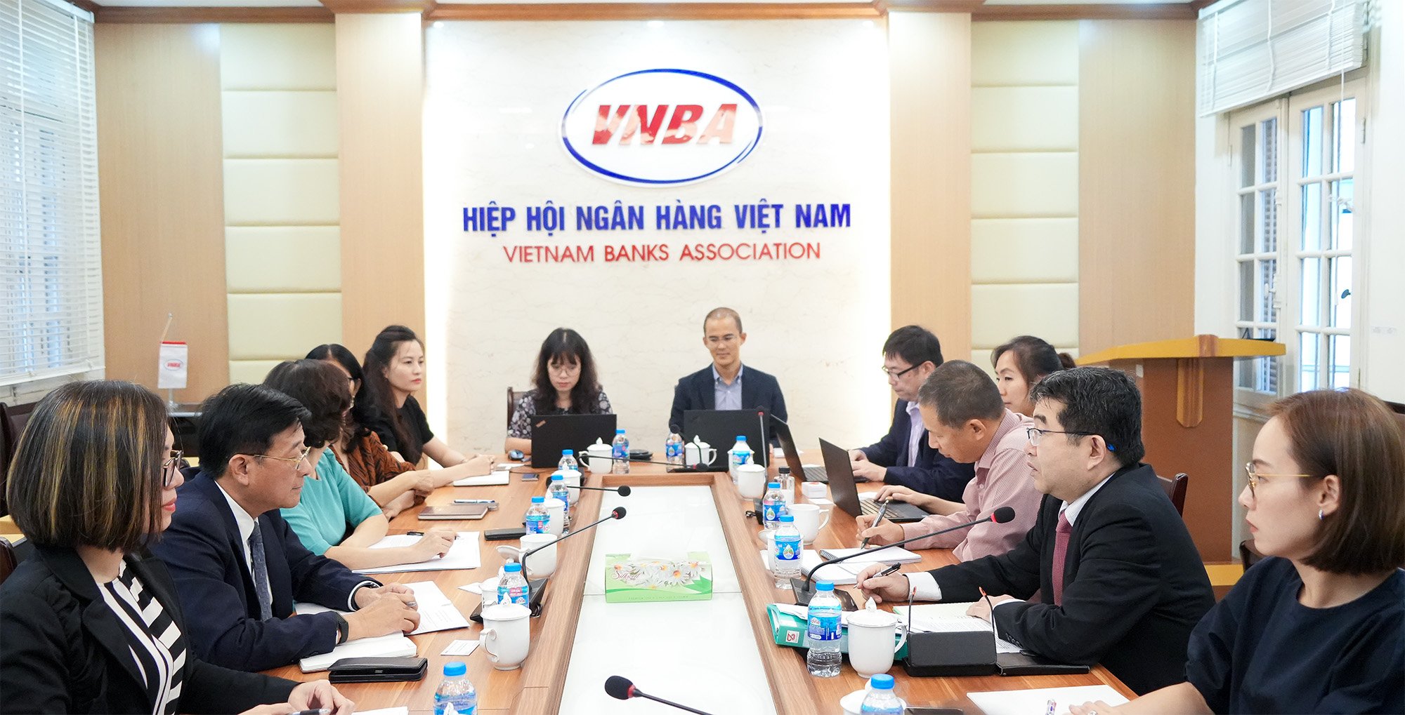 Quang cảnh buổi làm việc