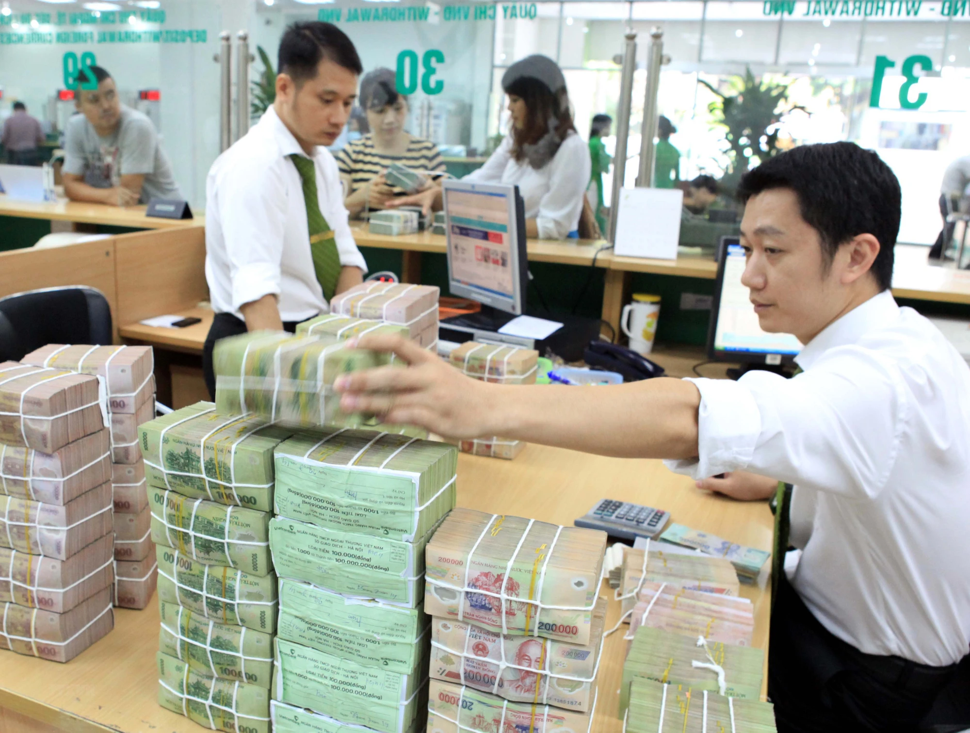 Nợ xấu là điểm nghẽn lớn của nền kinh tế. (Ảnh: TTXVN)