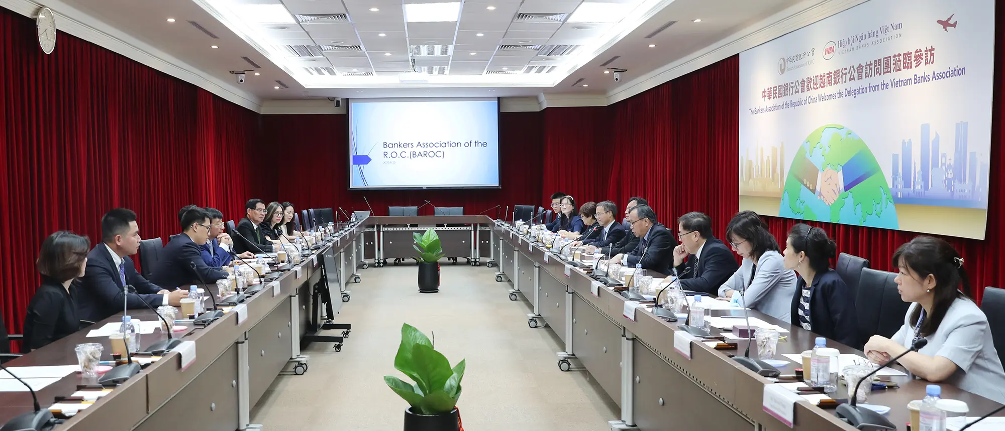 Quang cảnh buổi làm việc