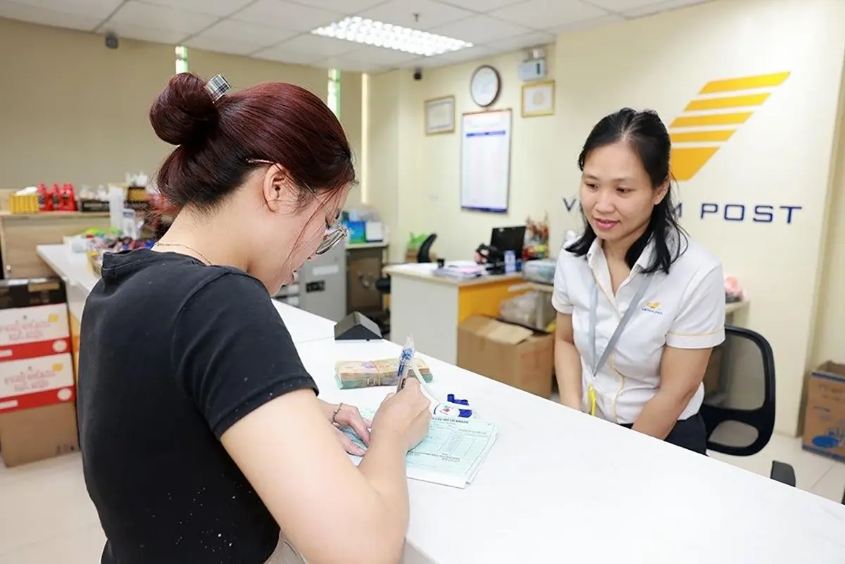 Hoạt động Tiết kiệm Bưu điện, tài chính, tín dụng khác đang diễn ra bình thường tại các điểm giao dịch của Vietnam Post trên toàn quốc