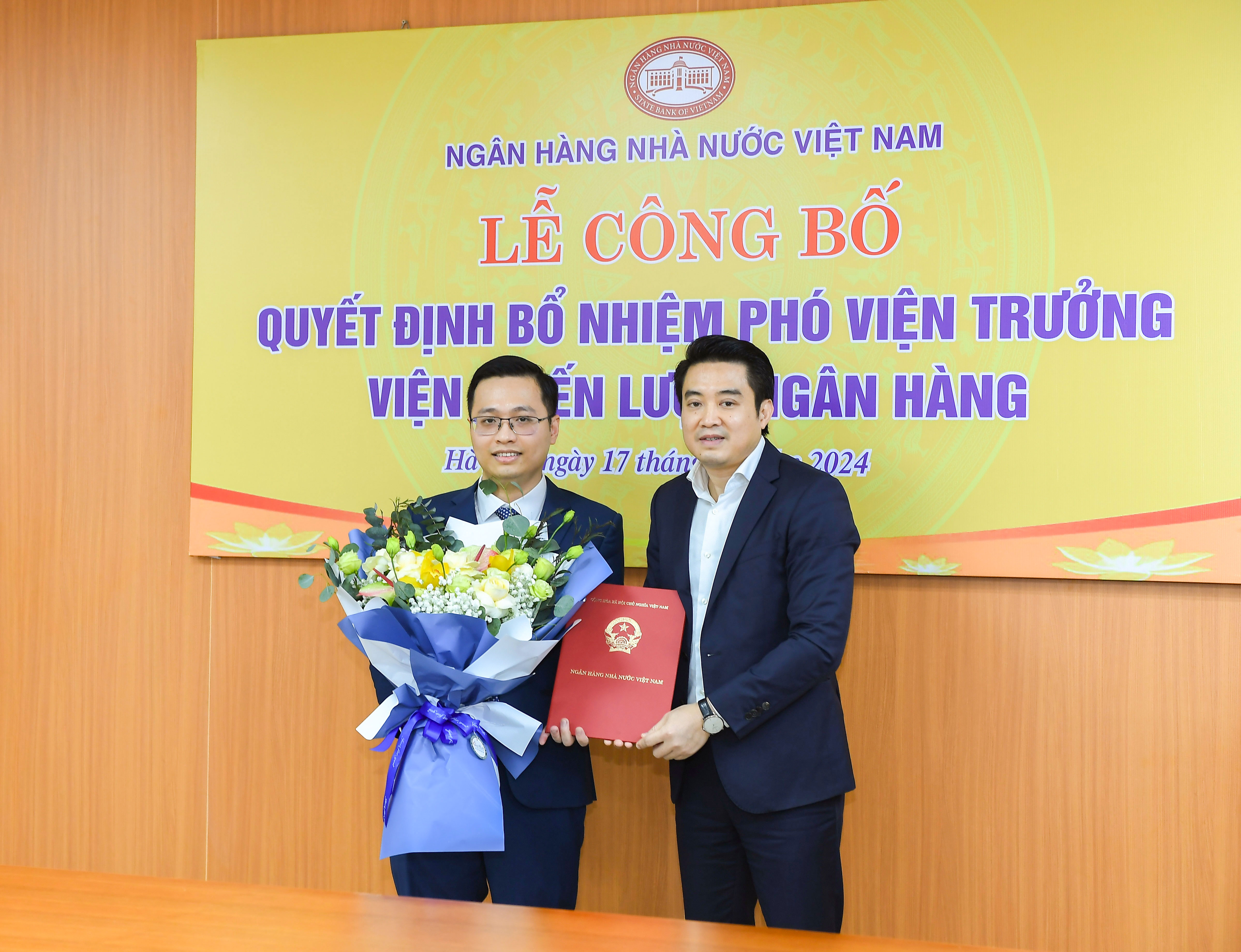 Đồng chí Chu Khánh Lân đón nhận Quyết định bổ nhiệm