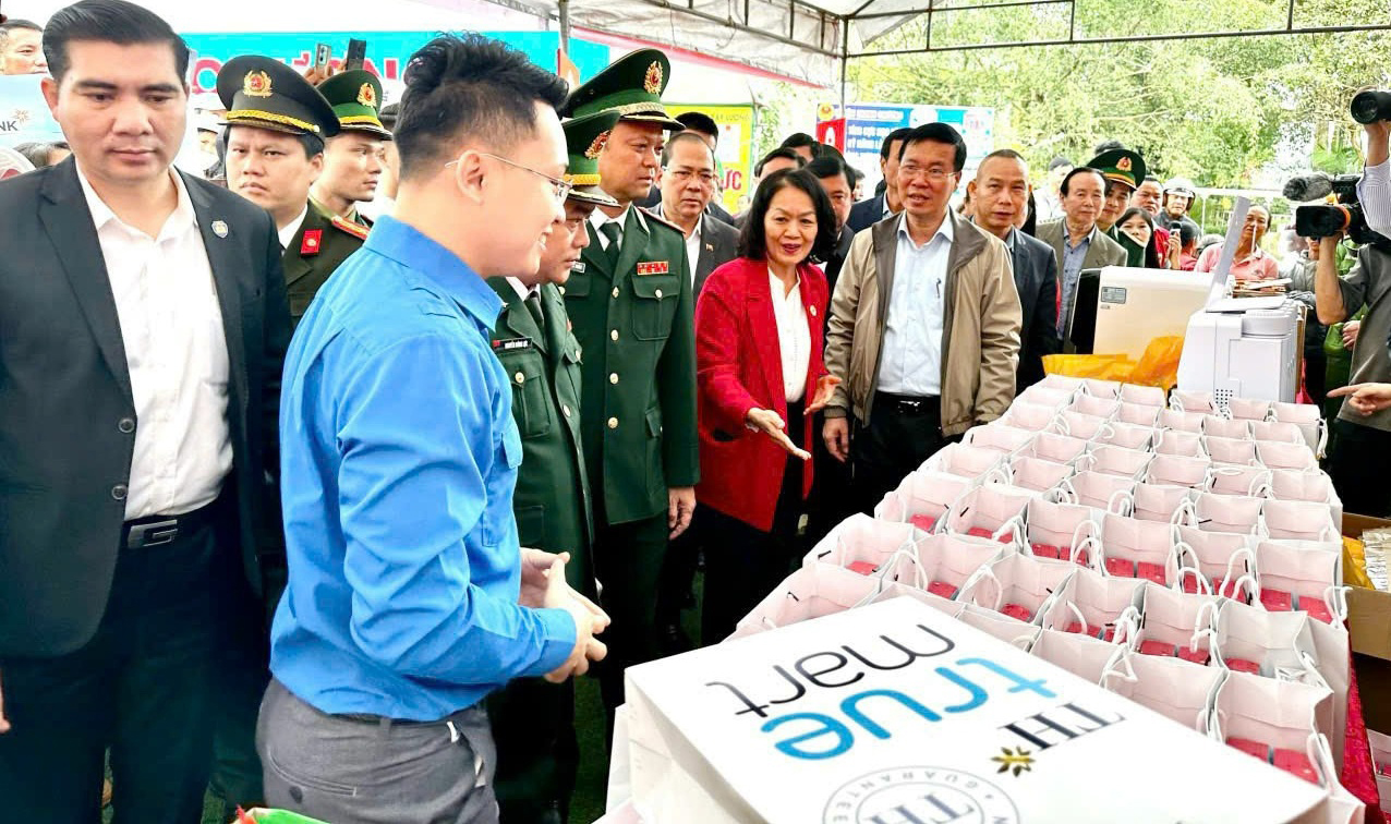 Bac A Bank chung tay lan tỏa yêu thương tới đồng bào khó khăn