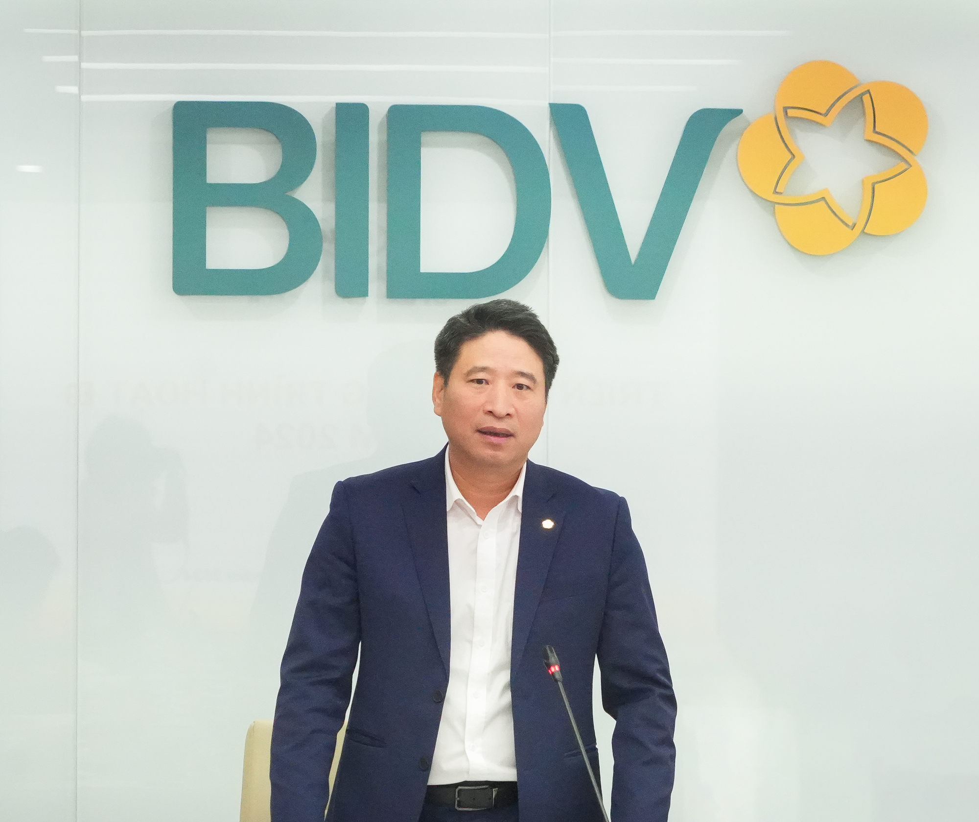 ủy ban chính sách