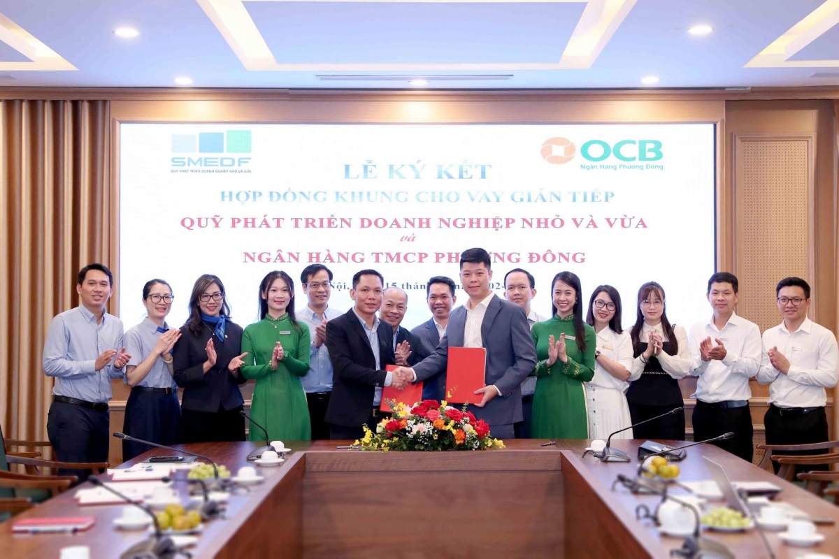 Lễ ký Hợp đồng khung hợp tác cho vay gián tiếp giữa Quỹ Phát triển Doanh nghiệp nhỏ và vừa (SMEDF) và Ngân hàng TMCP Phương Đông (OCB). Ảnh: Đức Trung - MPI