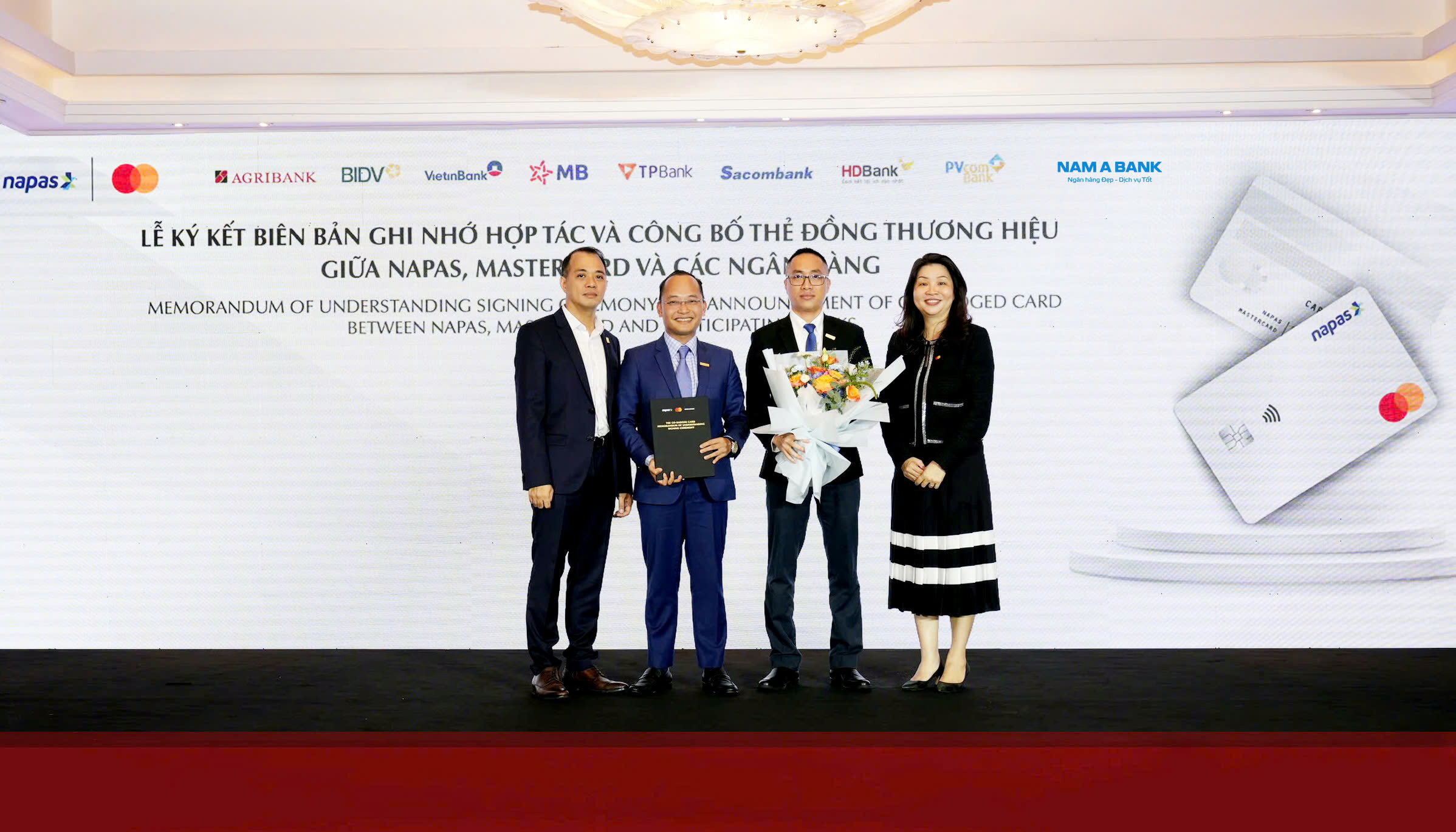 Ông Nguyễn Vĩnh Tuyên - Phó Tổng Giám đốc Nam A Bank (thứ hai từ trái sang) tham dự ký kết biên bản ghi nhớ hợp tác.