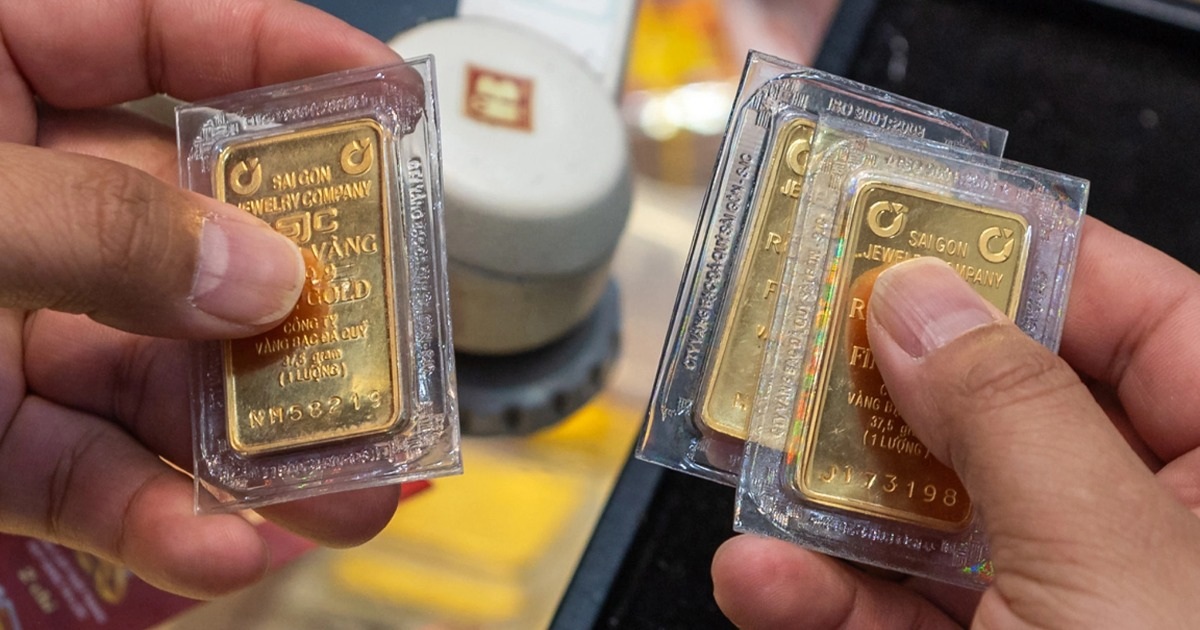 In May, SBV launched an inspection campaign focussing on law compliance of gold trading enterprises. — Photo diendandoanhnghiep.vn