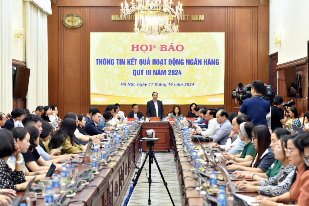 Phó Thống đốc Thường trực Đào Minh Tú chủ trì buổi họp báo hỗ trợ tiếp cận vốn tín dụng