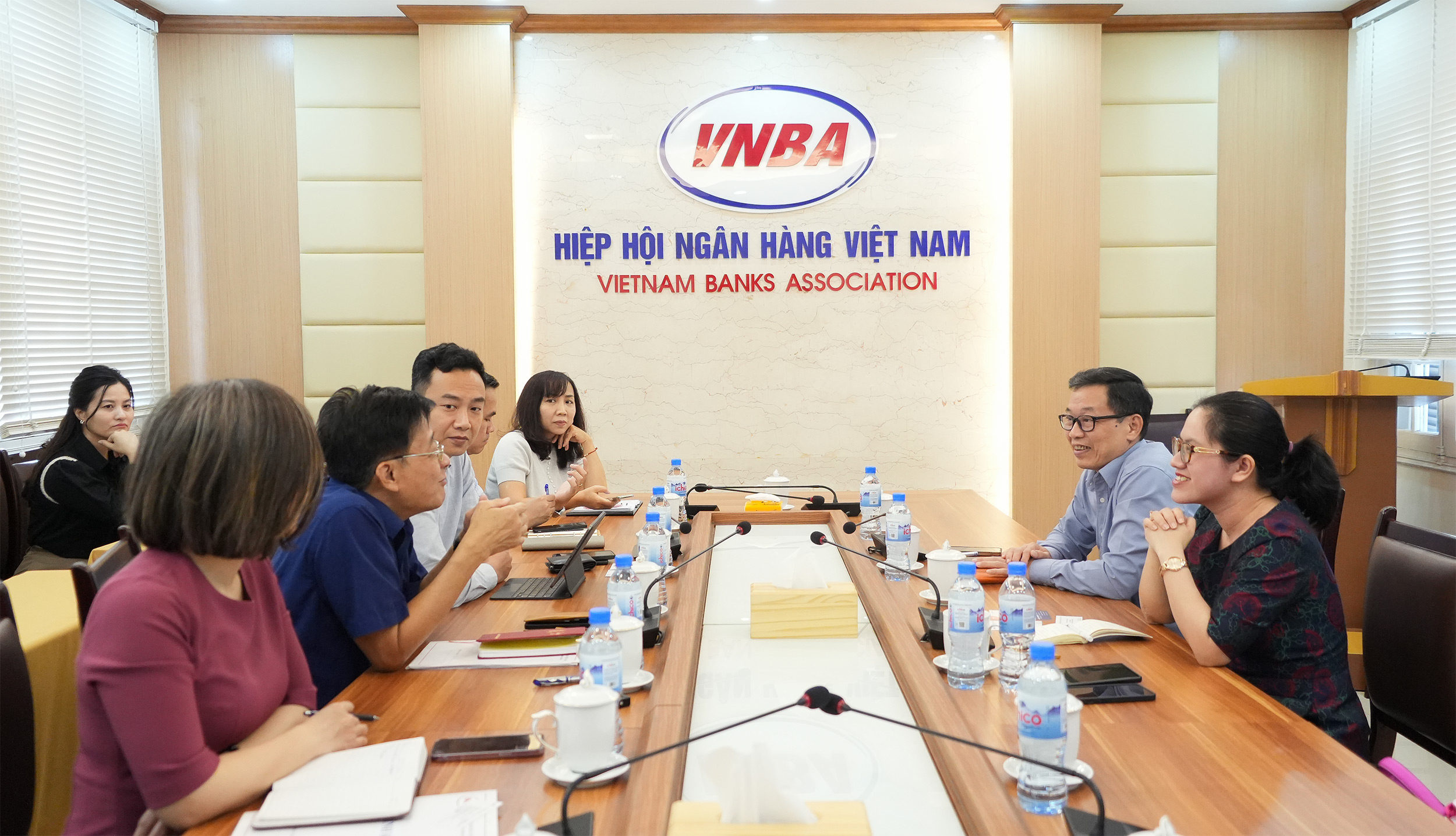 Quang cảnh buổi làm việc