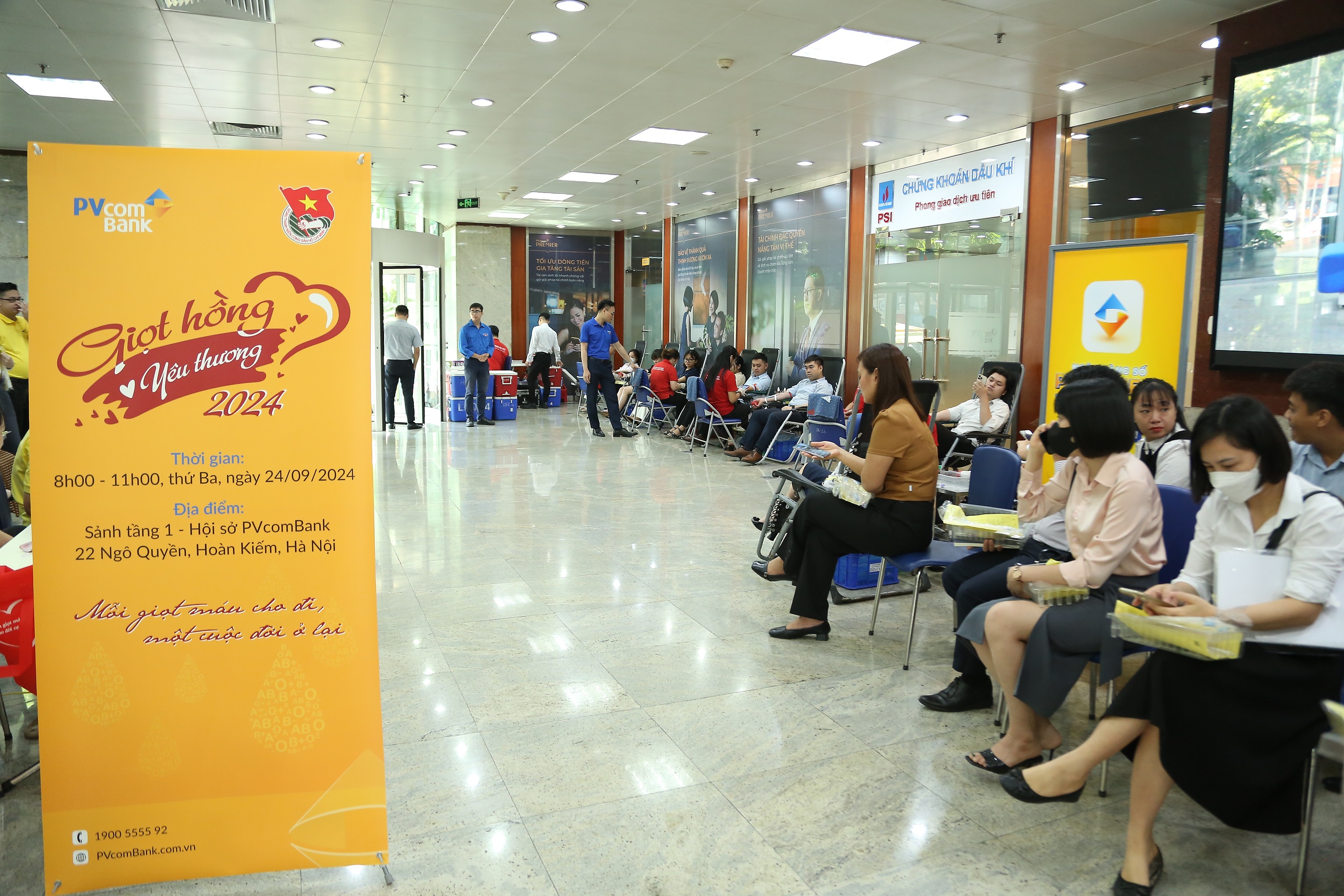 PVcomBank hiến máu