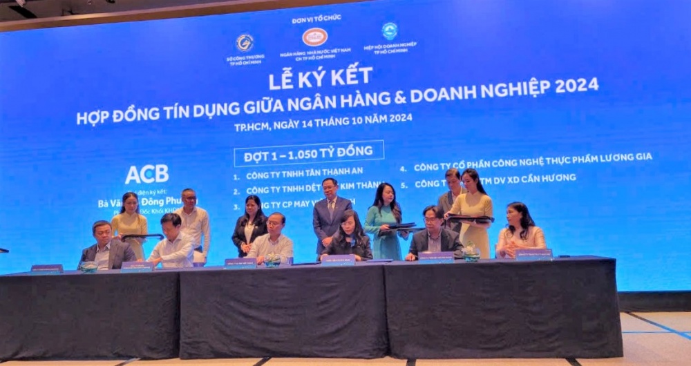 The signing ceremony of Mastercard, NAPAS and nine banks in Việt Nam