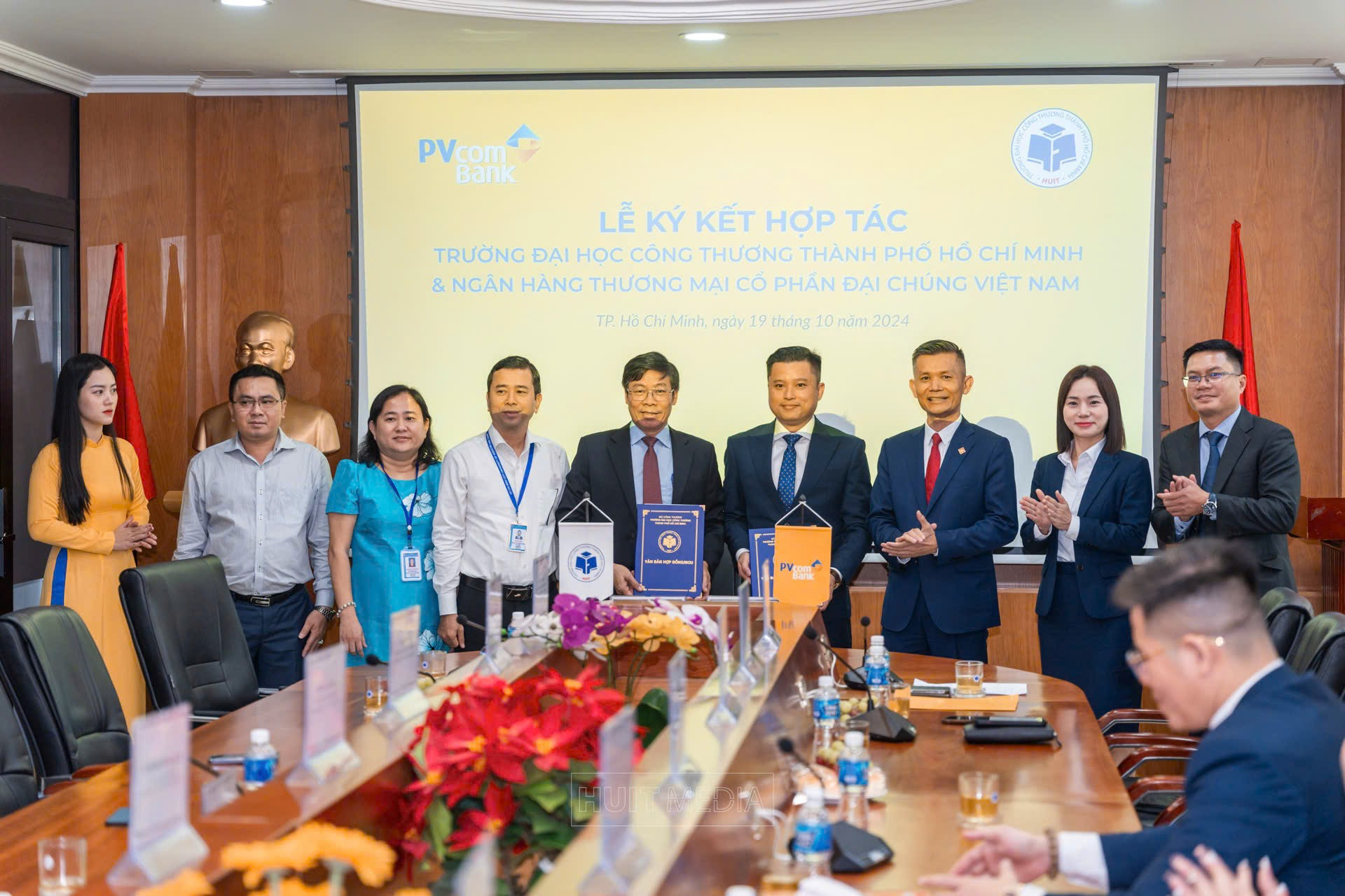 hợp tác
