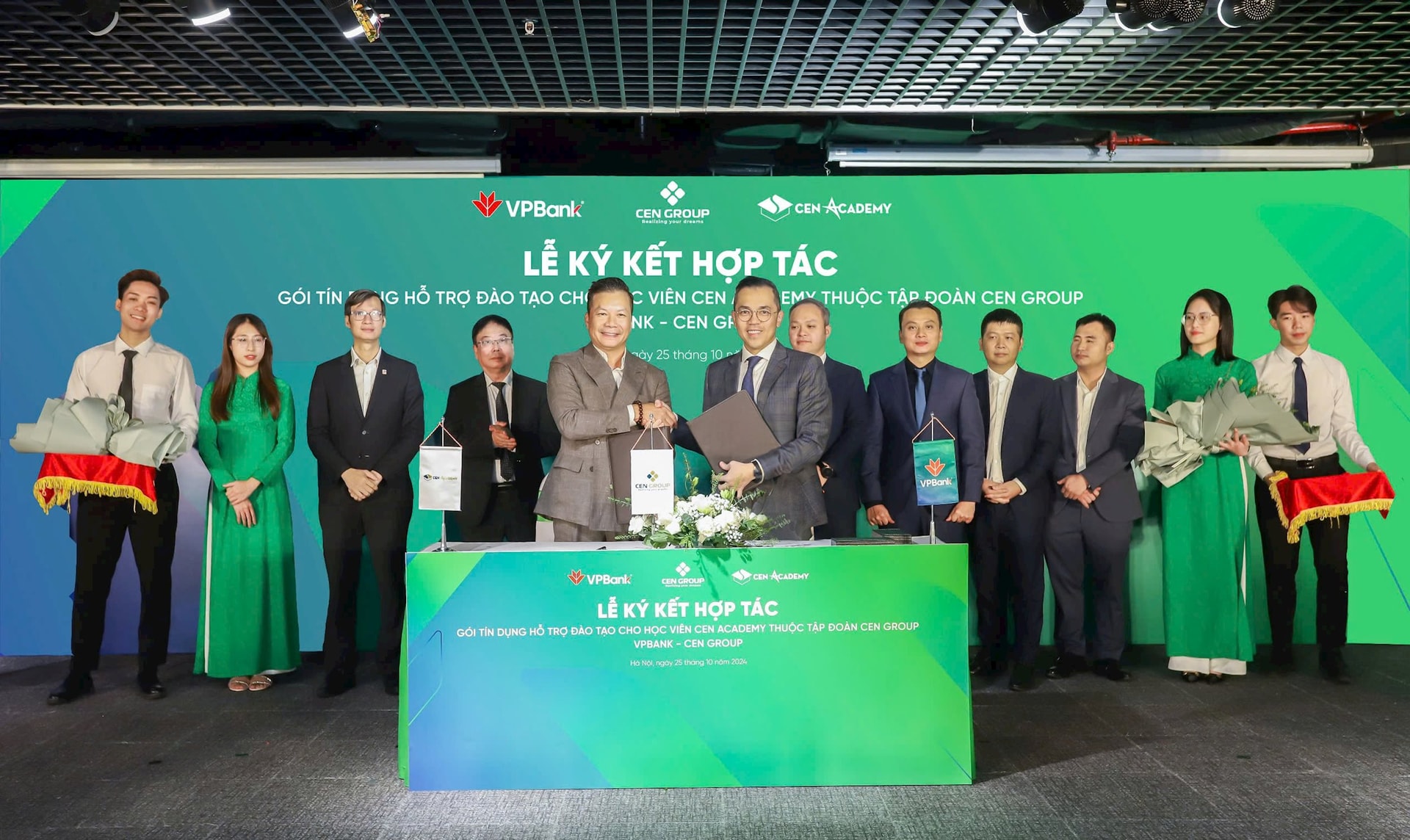 VPBank cấp tín dụng hỗ trợ đào tạo học viên Cen Academy