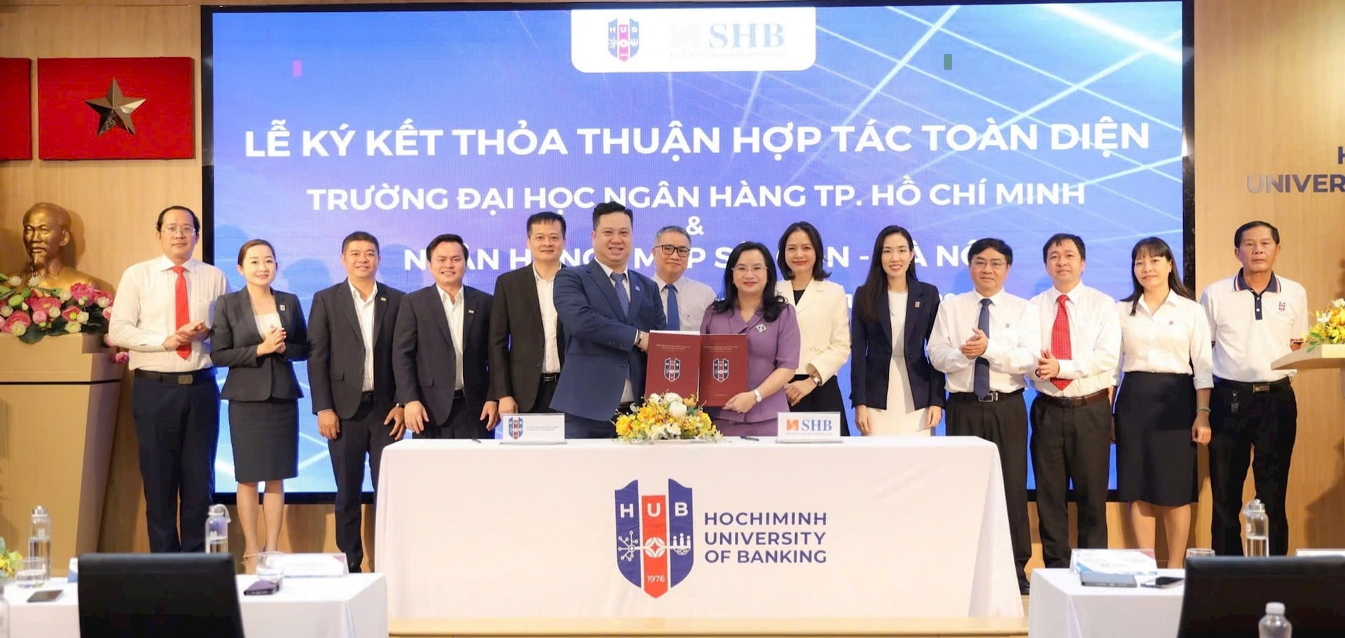 hợp tác