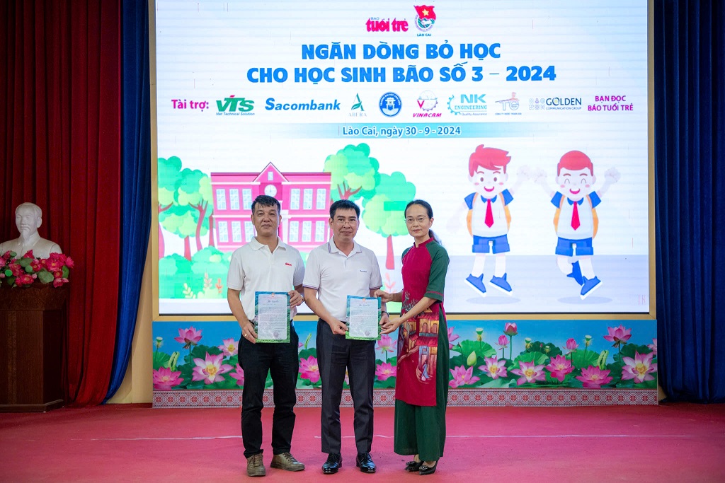 Cán bộ, nhân viên Sacombank góp hơn 12,7 tỷ đồng giúp đồng bào vượt thiên tai