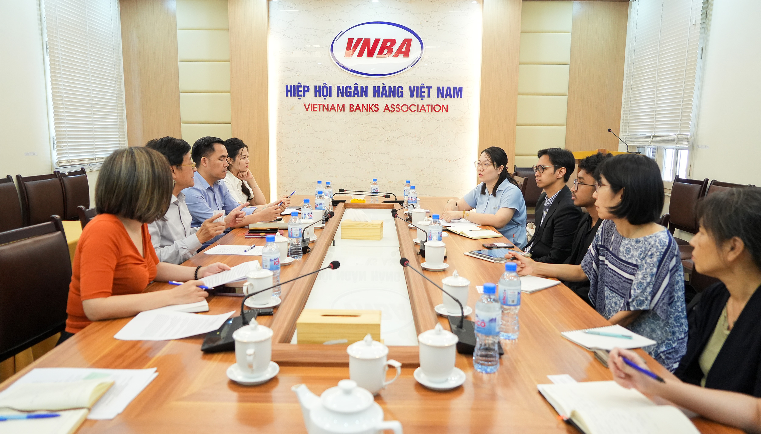 Quang cảnh buổi trao đổi, làm việc