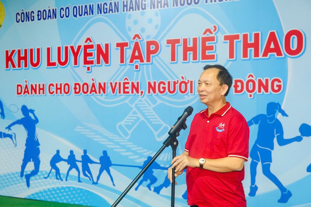 Đ/c Đào Minh Tú - Phó Thống đốc Thường trực NHNN, Chủ tịch Công đoàn NHVN, Thủ trưởng hành chính Cơ quan NHTW phát biểu tại lễ khai mạc