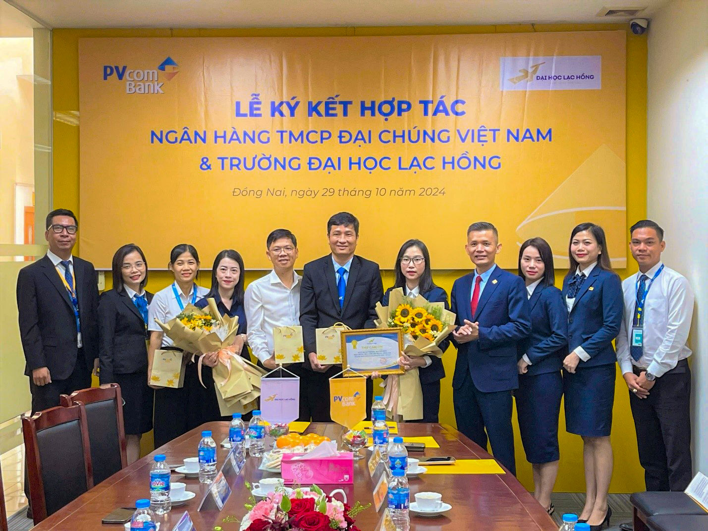 hợp tác