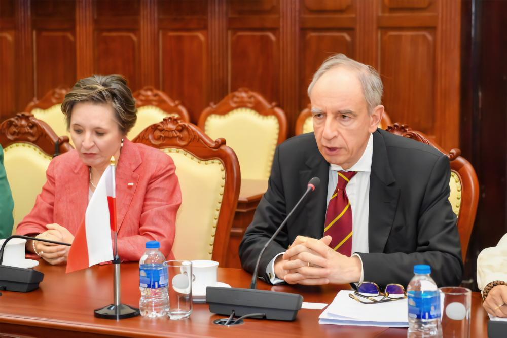 Ông Wladyslaw Teofil Bartoszewski - Quốc vụ khanh Bộ Ngoại giao Ba Lan phát biểu tại buổi tiếp