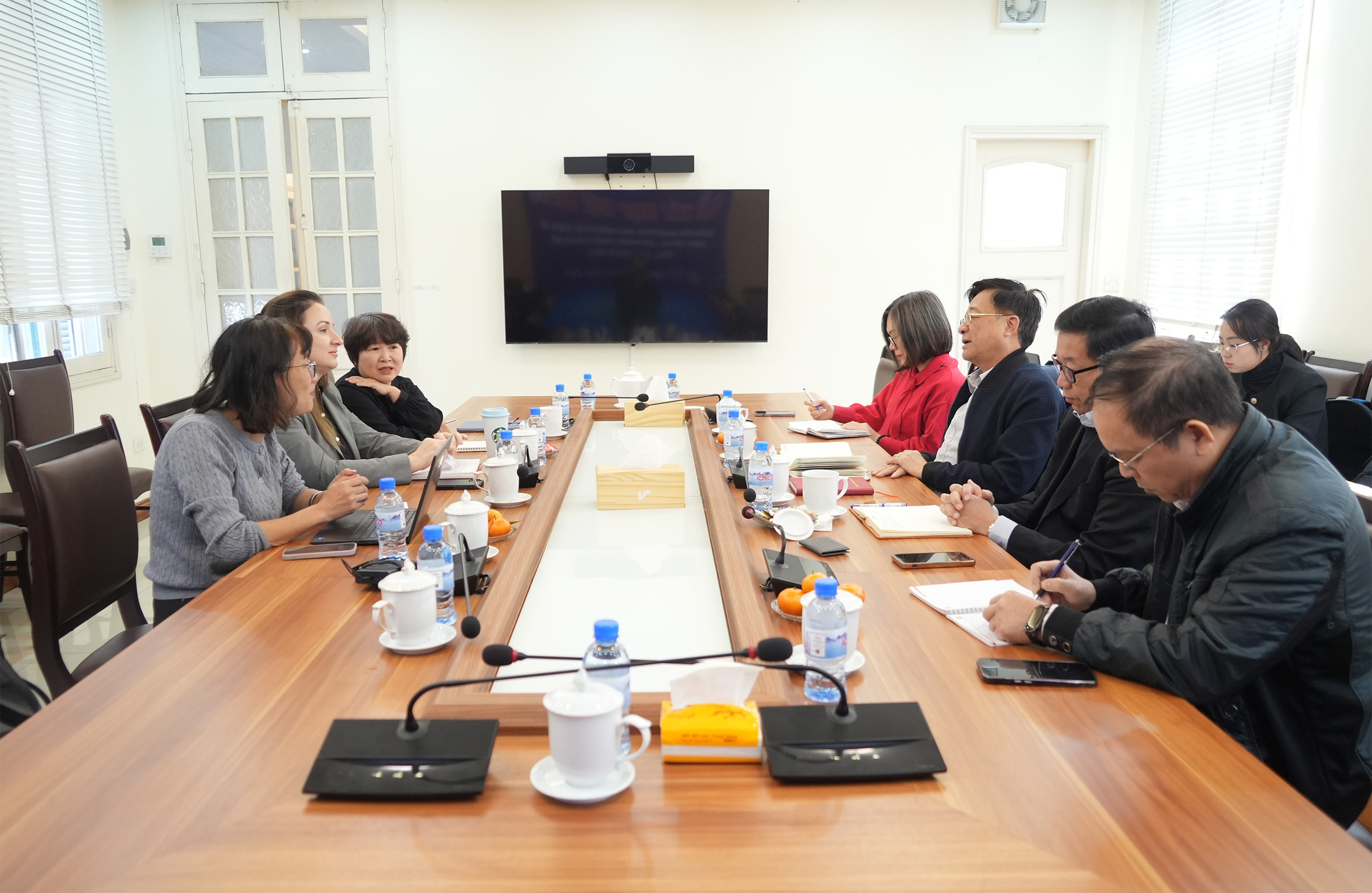 Quang cảnh buổi làm việc