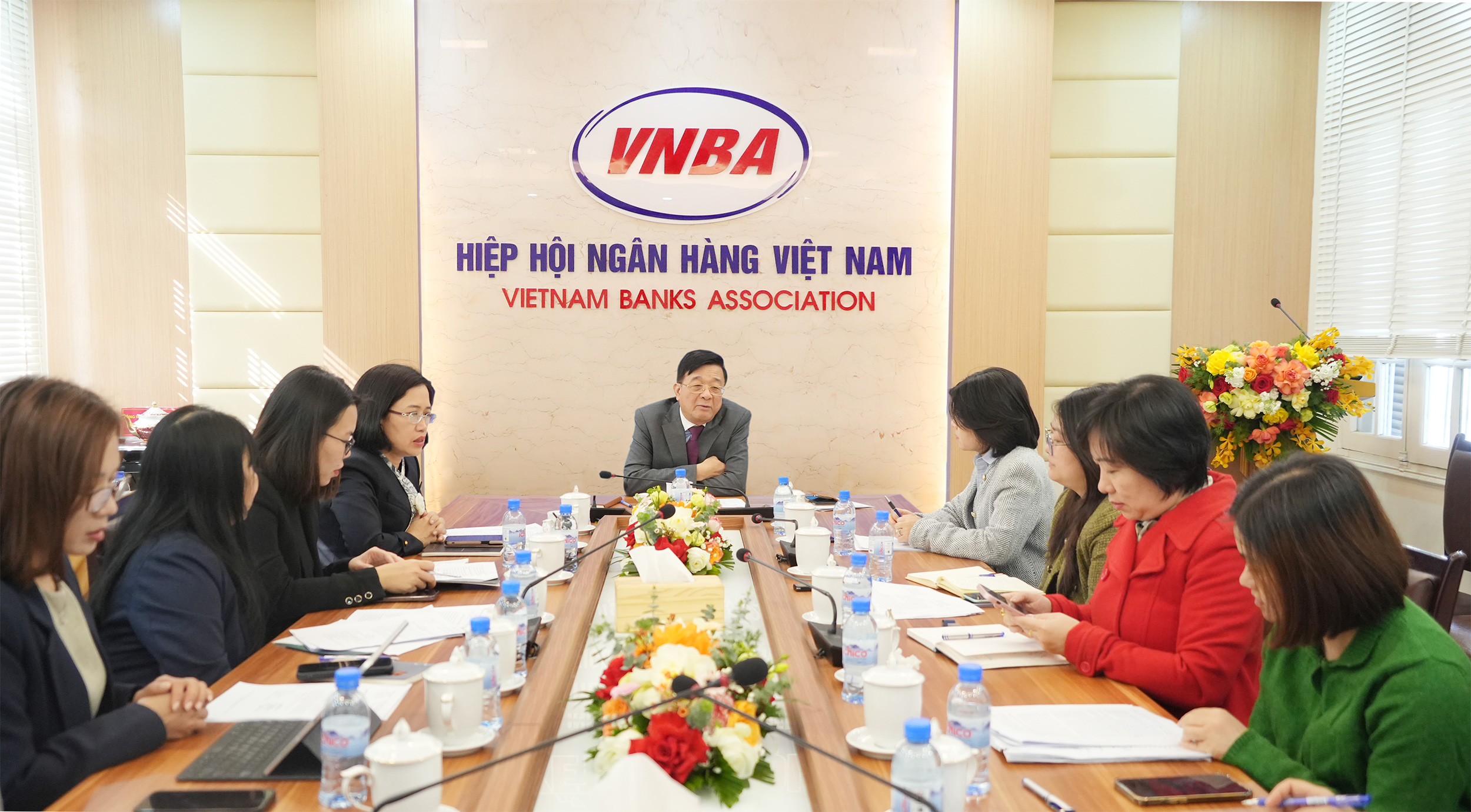 TS Nguyễn Quốc Hùng chủ trì cuộc họp sáng 20/12/2024.