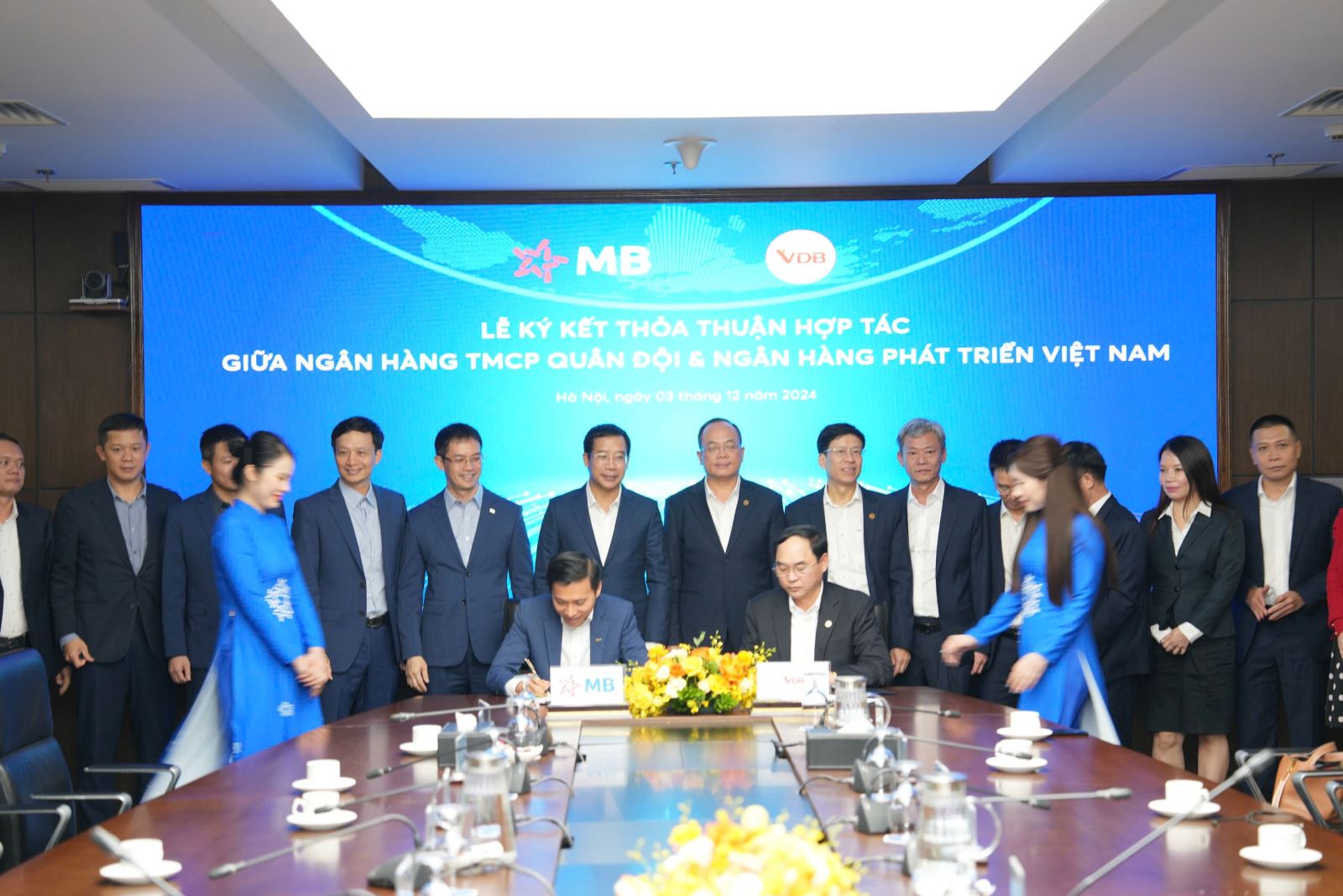 hợp tác