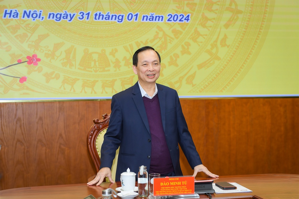 Phó Thống đốc Thường trực NHNN Đào Minh Tú thăm hỏi, chia sẻ, động viên đoàn viên, người lao động