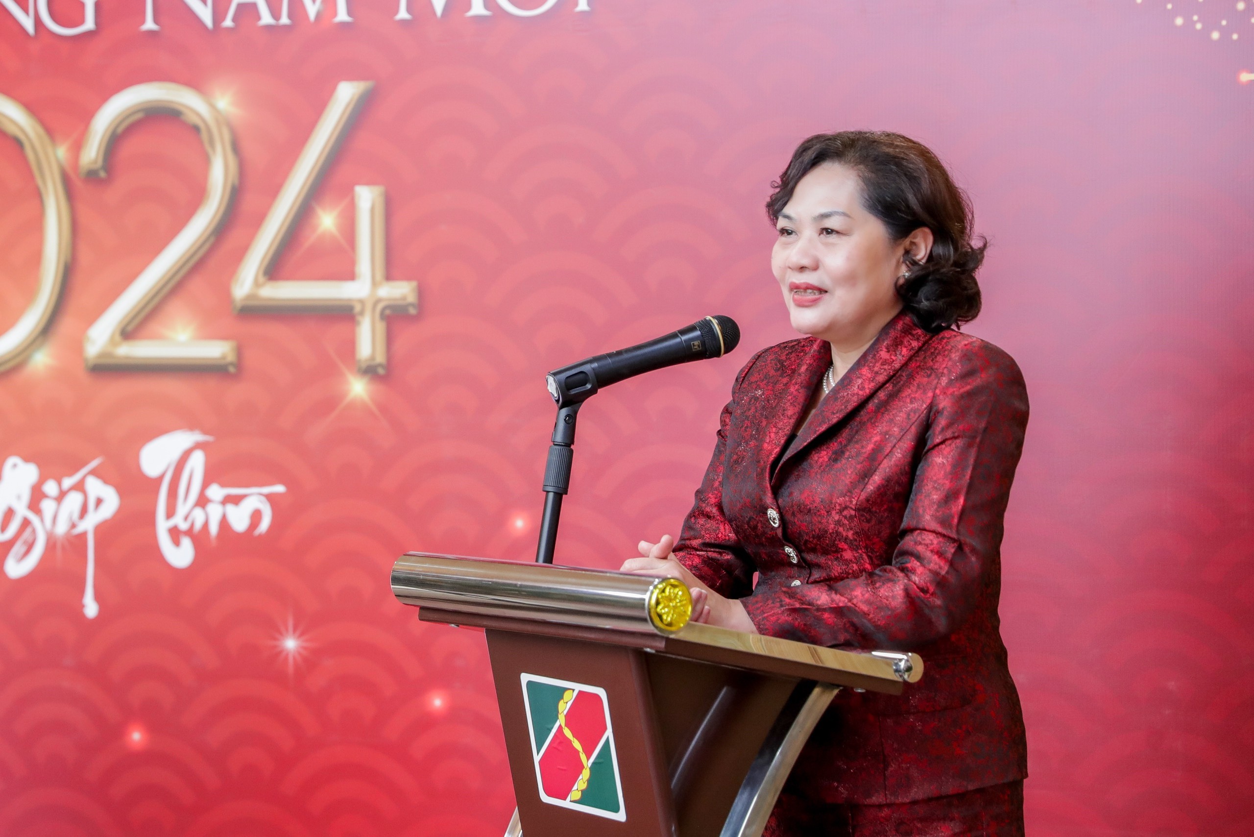 Đồng chí Nguyễn Thị Hồng- Ủy viên Ban Chấp hành Trung ương Đảng, Bí thư Ban Cán sự Đảng, Thống đốc NHNN Việt Nam phát biểu