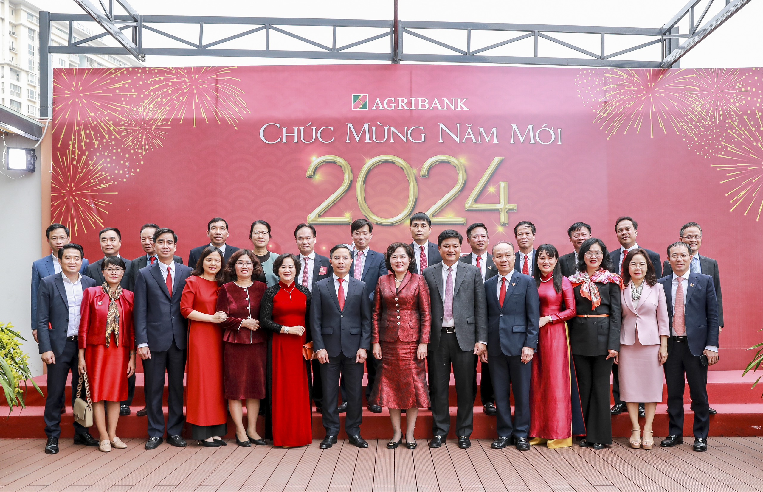 Các đại biểu chụp ảnh lưu niệm