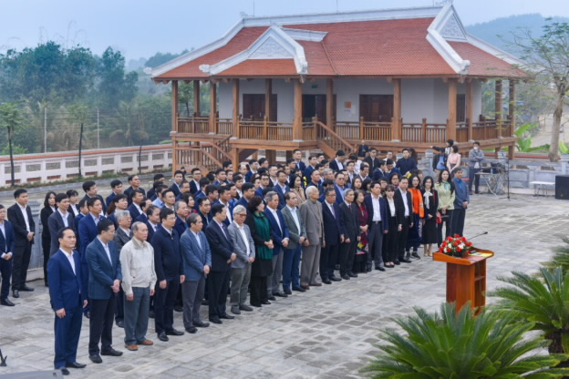 NHNN tổ chức chương trình về nguồn và trồng cây “Tri ân cội nguồn cách mạng” tại Khu di tích lịch sử của ngành Ngân hàng