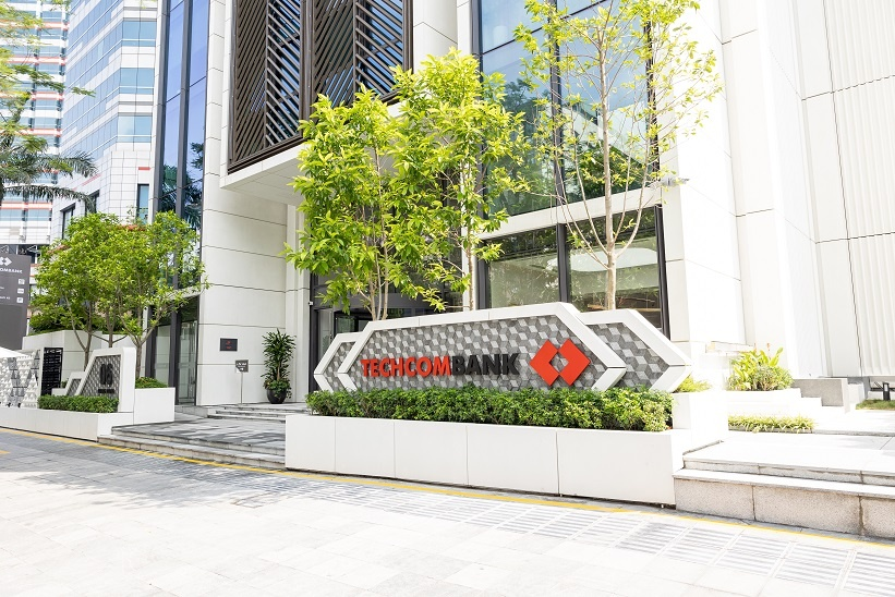 Techcombank vượt chiều gió ngược, trả cổ tức năm 2024