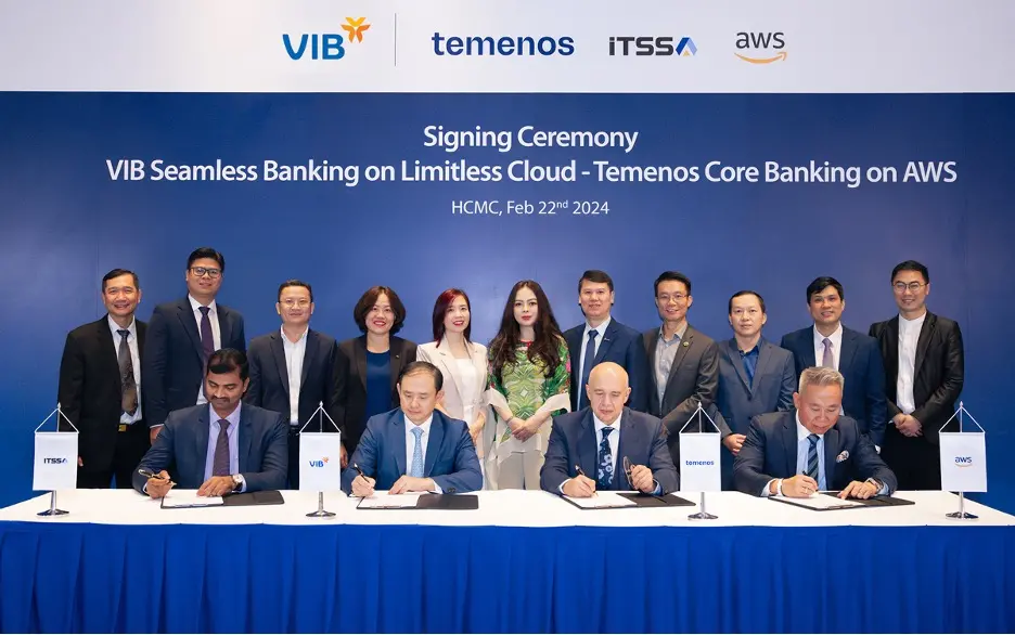 Lễ ký kết triển khai dự án ngày 22/2, ghi dấu VIB là ngân hàng đầu tiên triển khai Core banking Temenos trên Cloud AWS. Ảnh: VIB