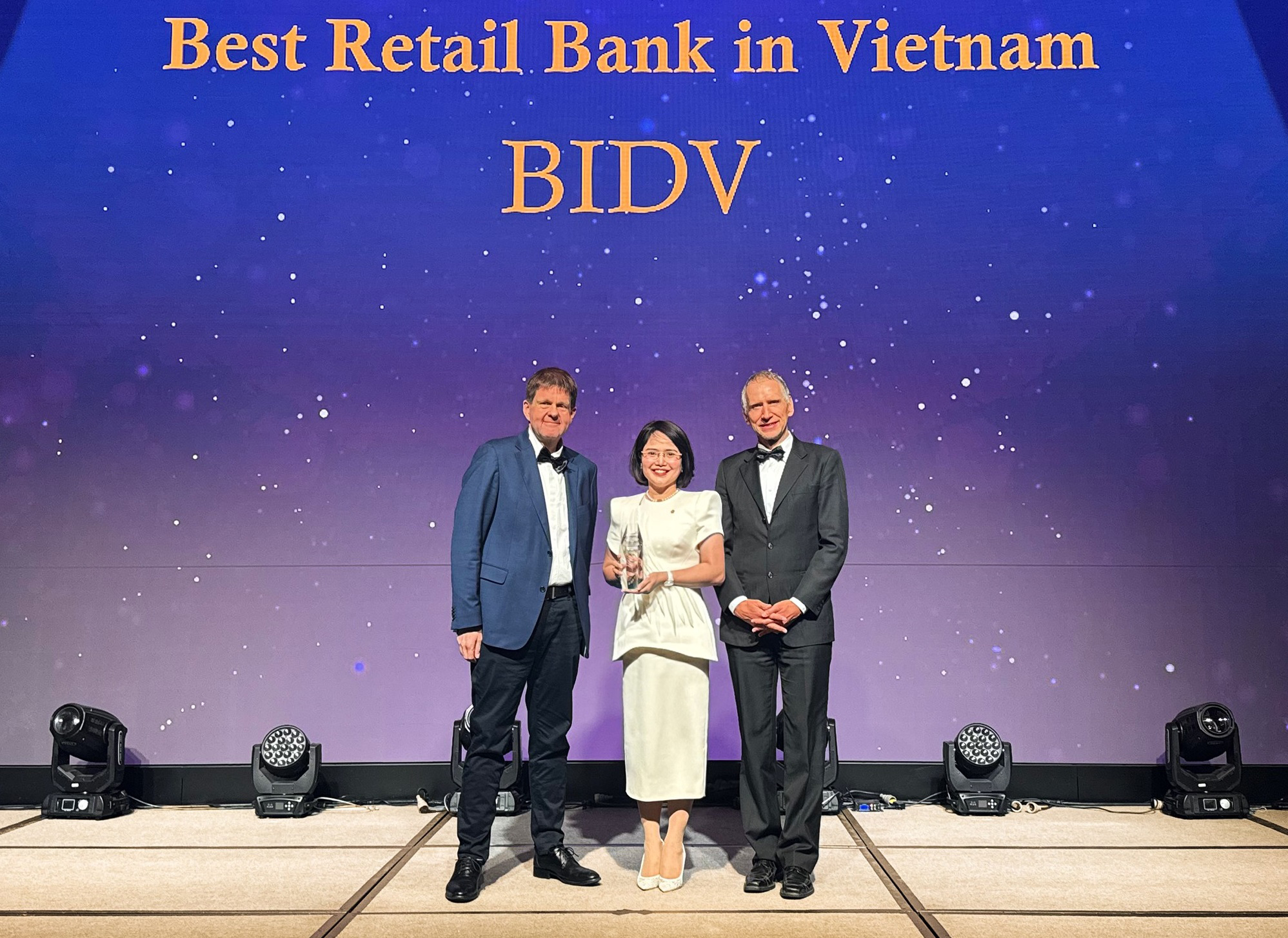 ngân hàng bán lẻ tốt nhất