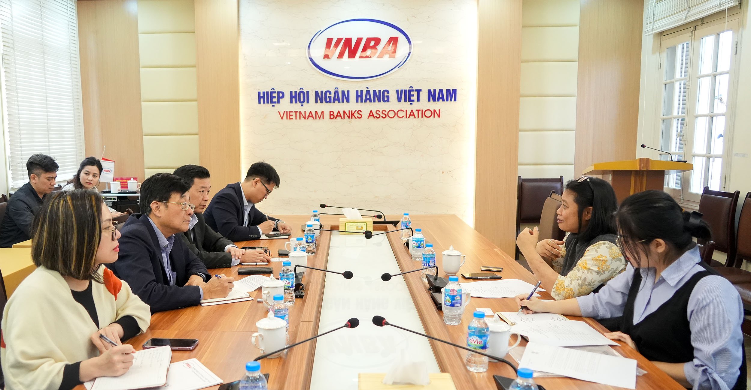 Quang cảnh buổi làm việc