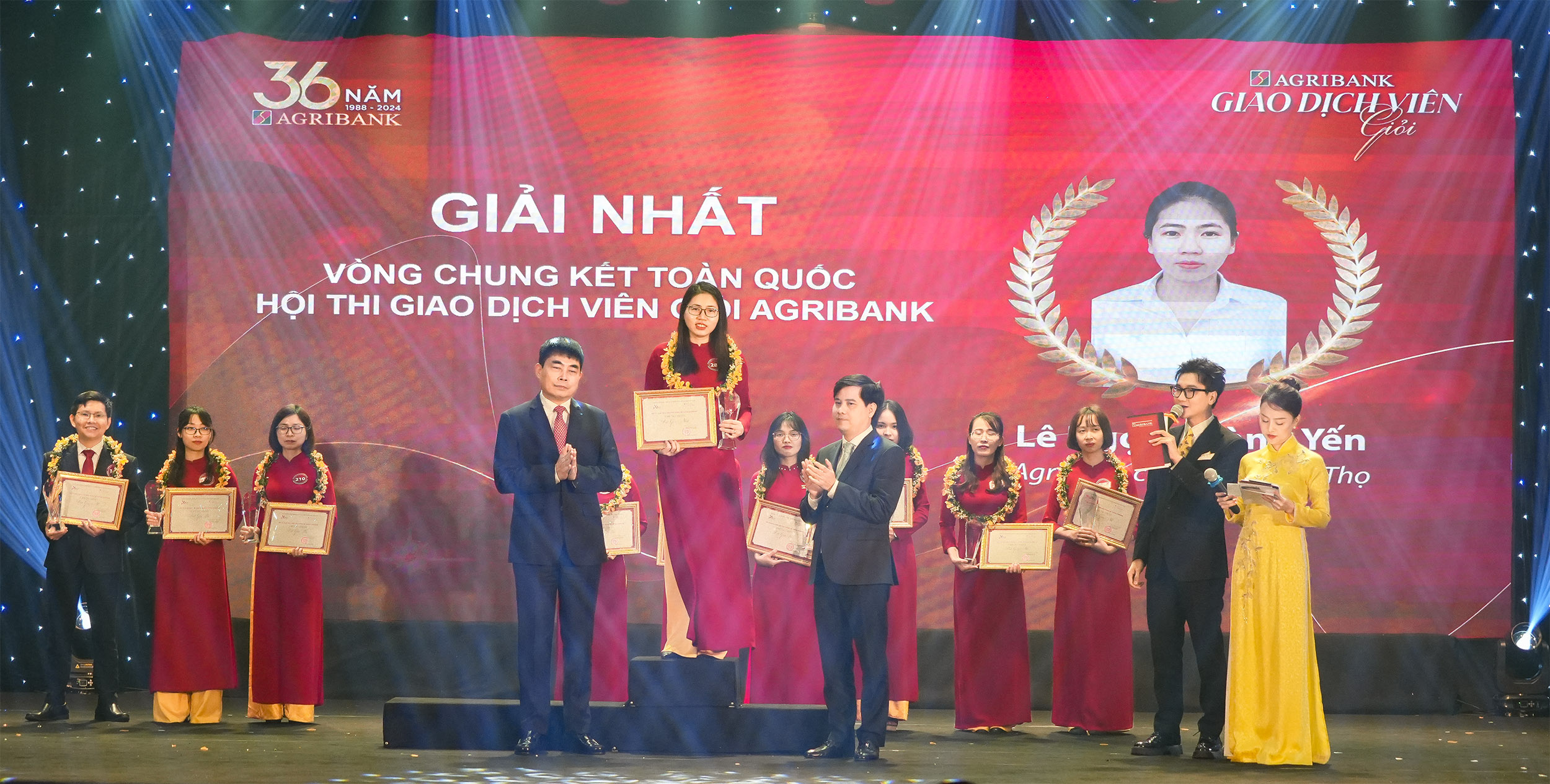 Thí sinh Lê Ngọc Hoàng Yến - Agribank Chi nhánh Phú Thọ đạt Giải Nhất Hội thi Giao dịch viên giỏi trong hệ thống Agribank