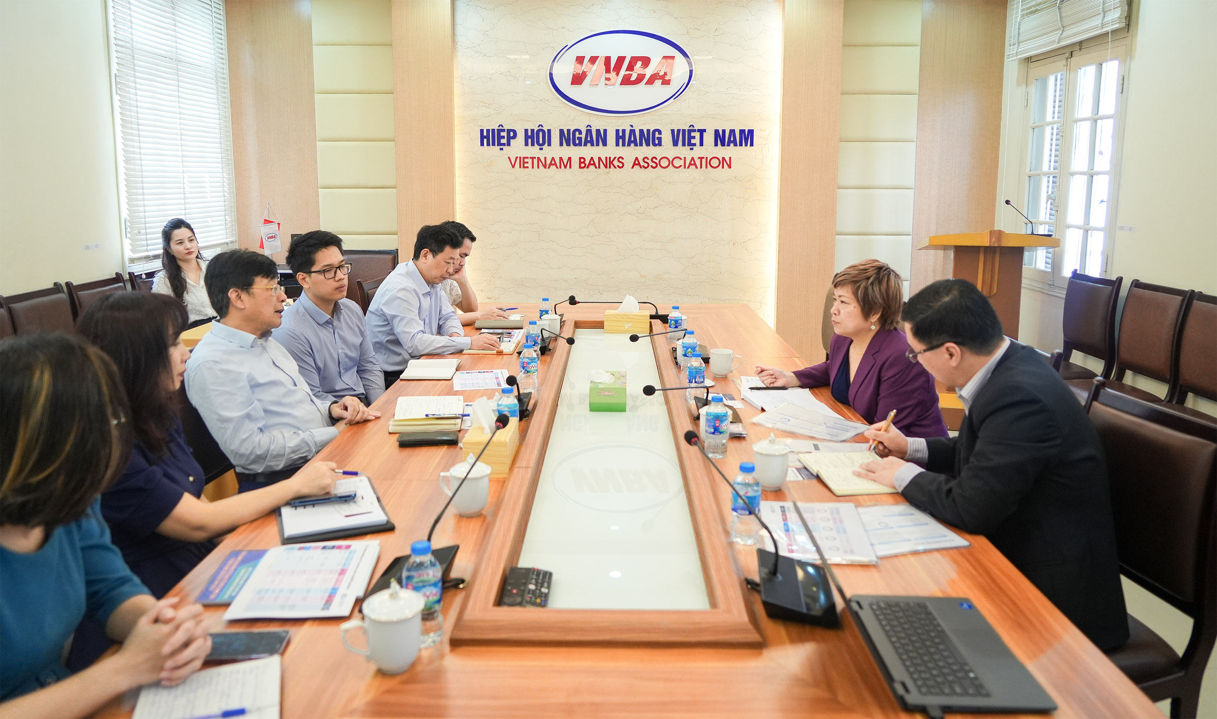 Quang cảnh buổi làm việc
