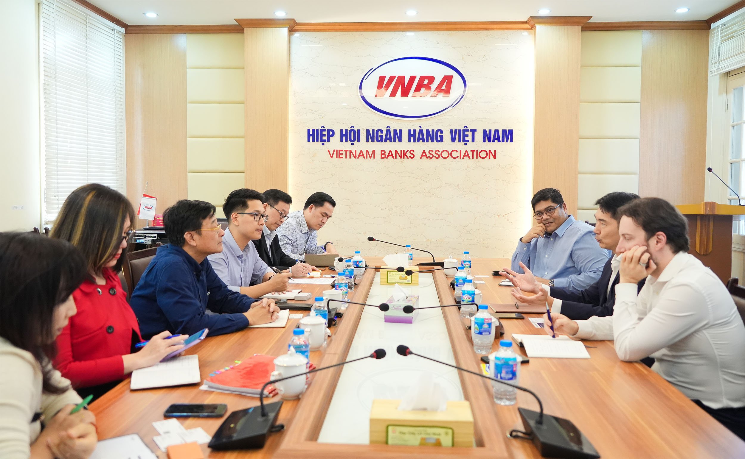 Quang cảnh buổi làm việc