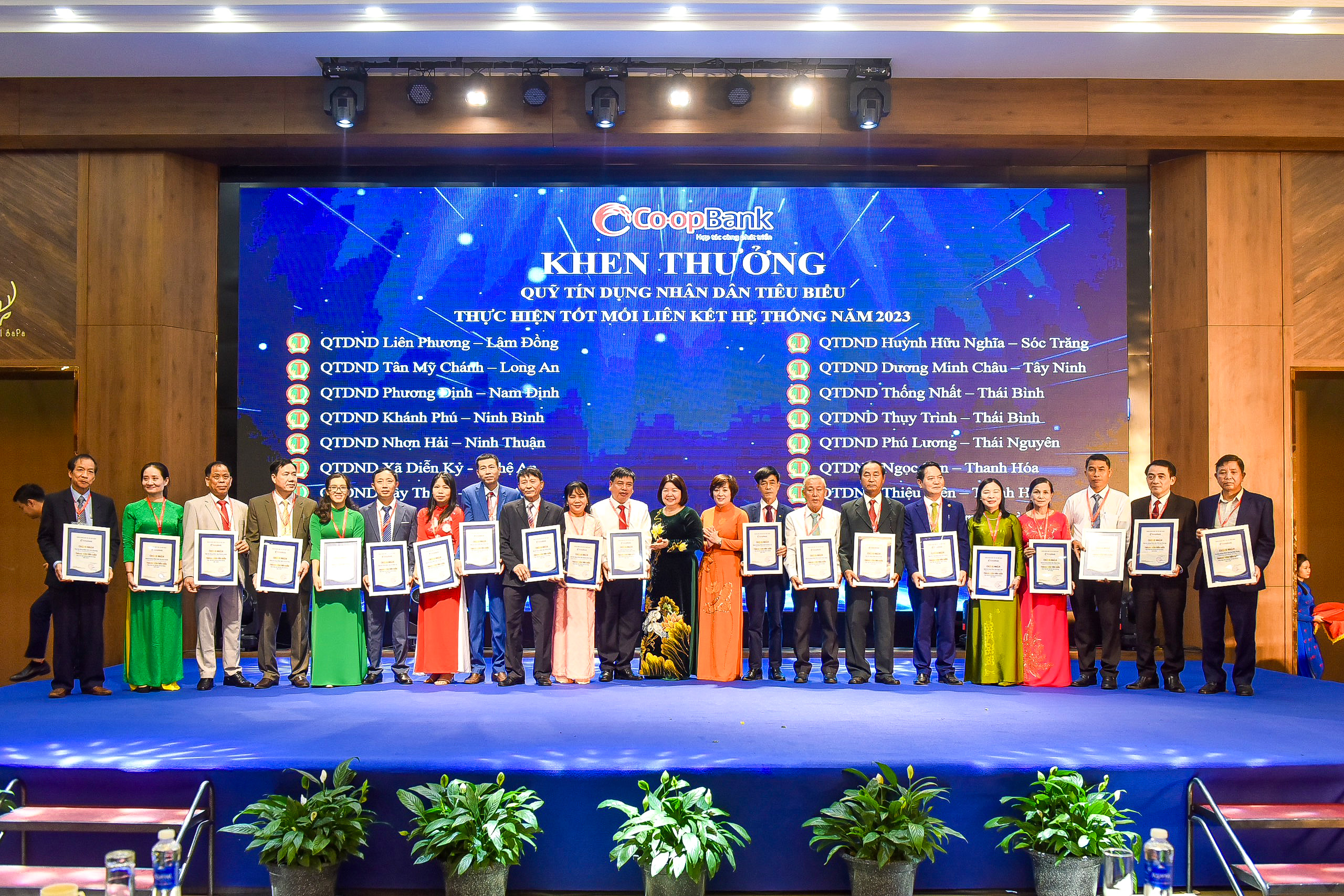 Khen thưởng các QTDND tiêu biểu thực hiện tốt mối liên kết hệ thống