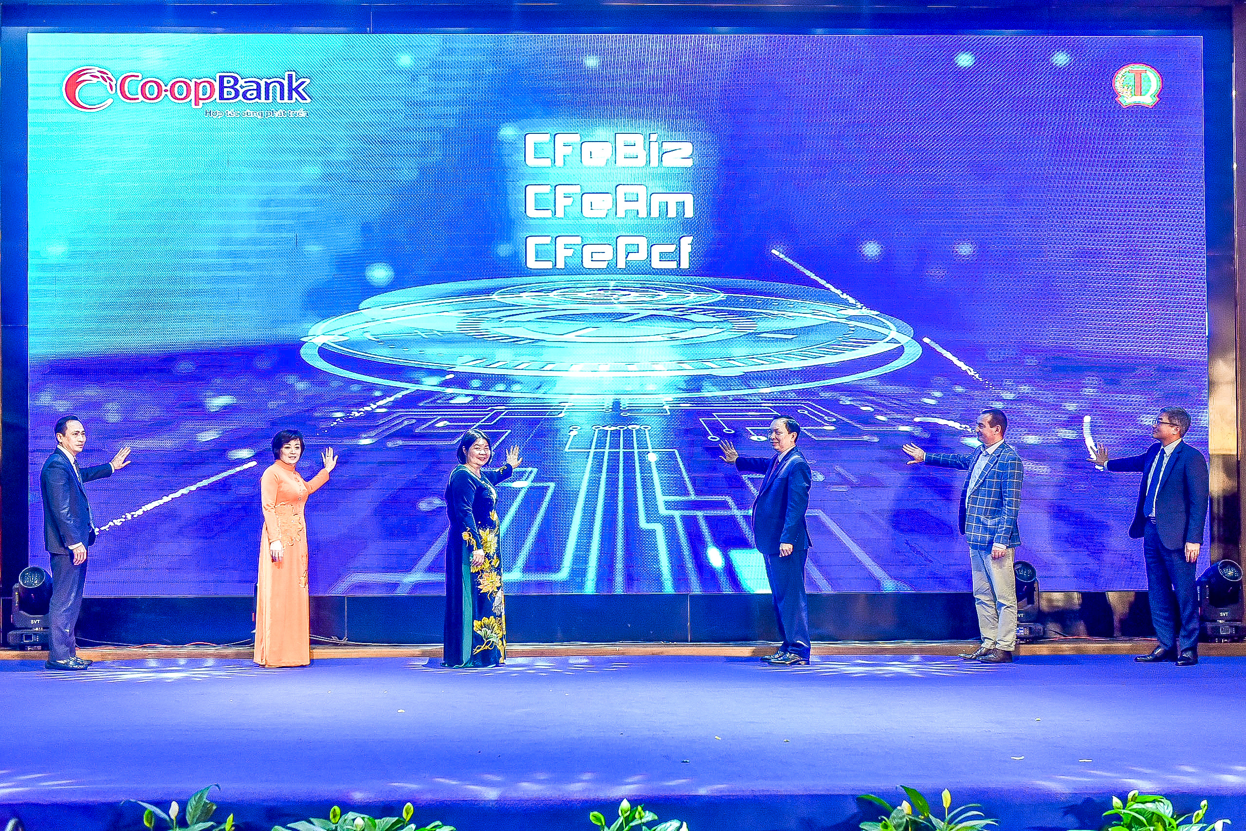 co-opbank-chinh-thuc-ra-mat-bo-3-san-pham-dich-vu-ngan-hang-so-danh-rieng-cho-cac-qtdnd-thanh-vien-la-ung-dung-co-opbank-cfebiz-dich-vu-dinh-danh-cf-eam-he-thong-khoi-tao-dich-vu-tu-xa-cho-qtdnd-cfepcf20240309074608.jpg?rt=20240309074959