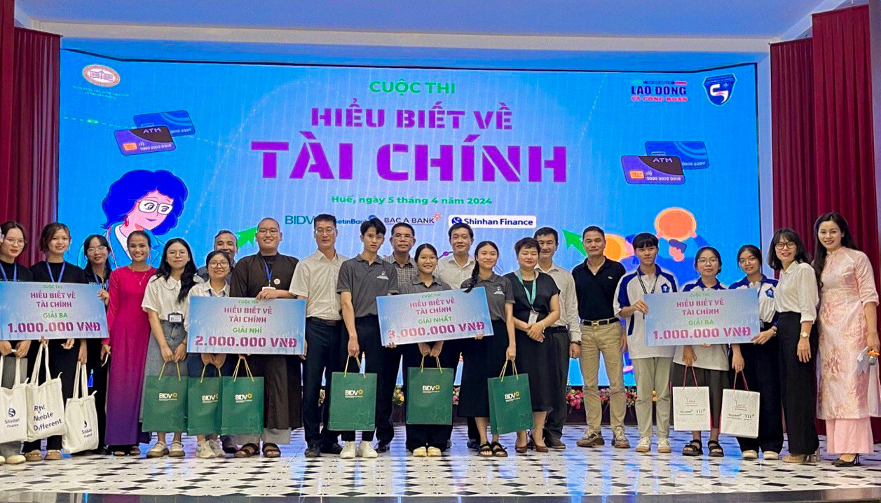 Đồng hành cùng Chương trình, Shinhan Finance mong muốn góp phần giúp thế hệ trẻ nâng cao nhận thức về lĩnh vực tài chính ngân hàng.