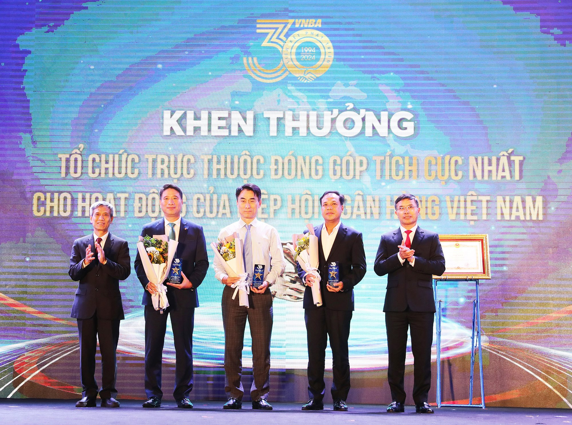 3 tổ chức trực thuộc đóng góp tích cực nhất cho hoạt động của Hiệp hội Ngân hàng: Ủy ban Chính sách; Câu lạc bộ Pháp chế Ngân hàng và Chi hội Thẻ.