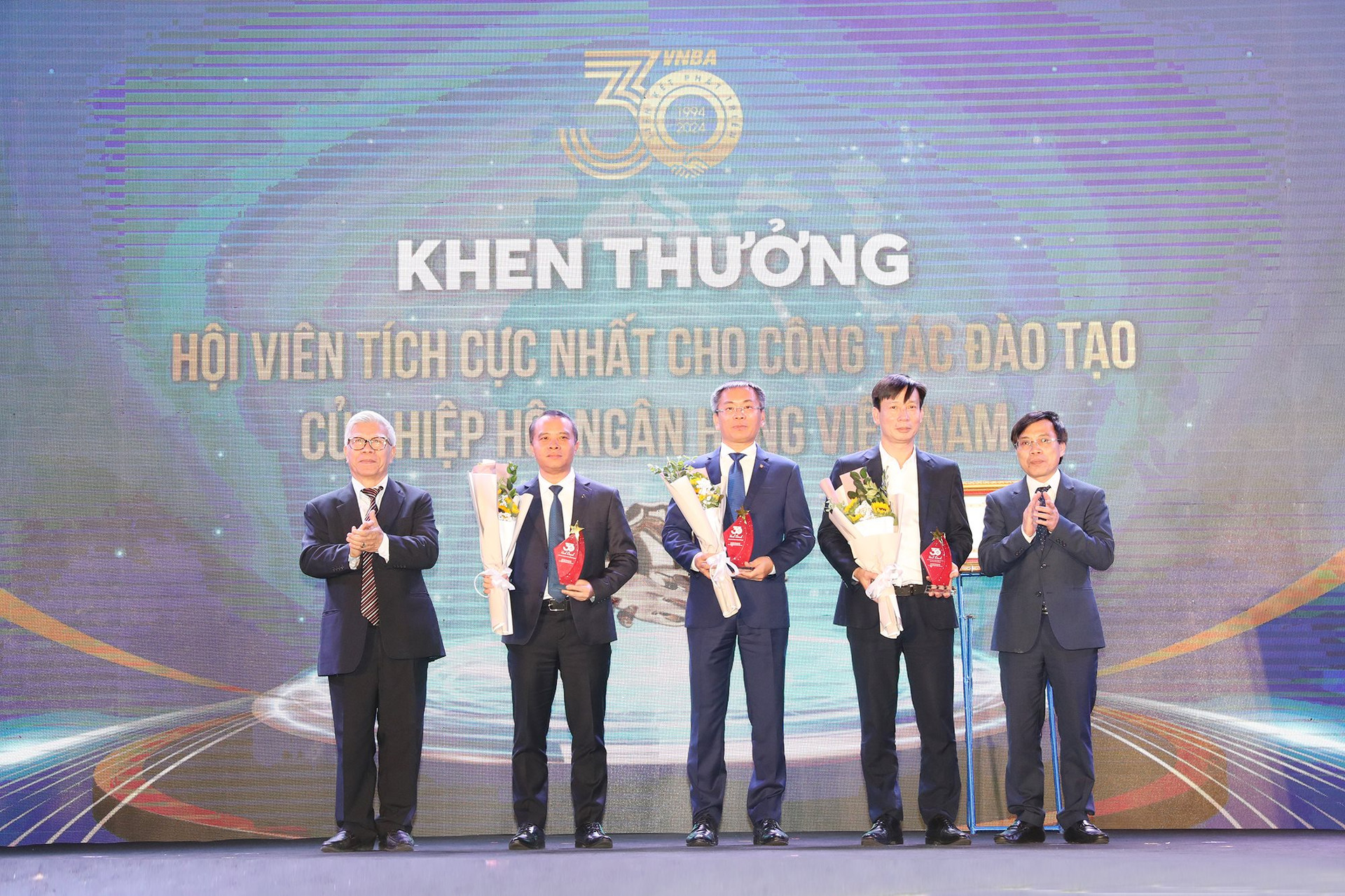 3 hội viên tích cực nhất cho công tác đào tạo: Ngân hàng TMCP Đầu tư và Phát triển Việt Nam (BIDV); Ngân hàng TMCP Ngoại thương Việt Nam (Vietcombank) và Ngân hàng TNHH MTV Nông nghiệp và Phát triển Nông thôn Việt Nam (Agribank).