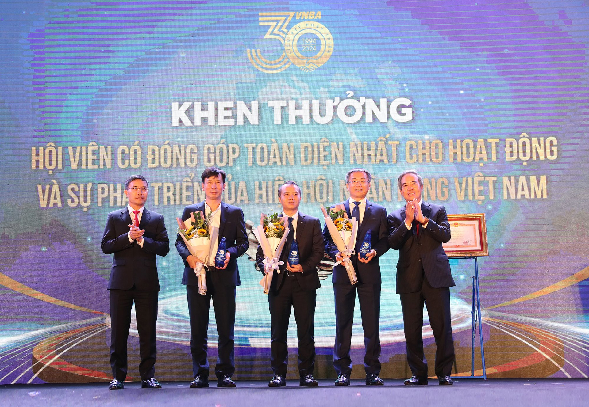 3 hội viên có đóng góp toàn diện nhất cho hoạt động và sự phát triển của Hiệp hội Ngân hàng: Ngân hàng TMCP Đầu tư và Phát triển Việt Nam (BIDV); Ngân hàng TMCP Ngoại thương Việt Nam (Vietcombank) và Ngân hàng TNHH MTV Nông nghiệp và Phát triển Nông thôn Việt Nam (Agribank).