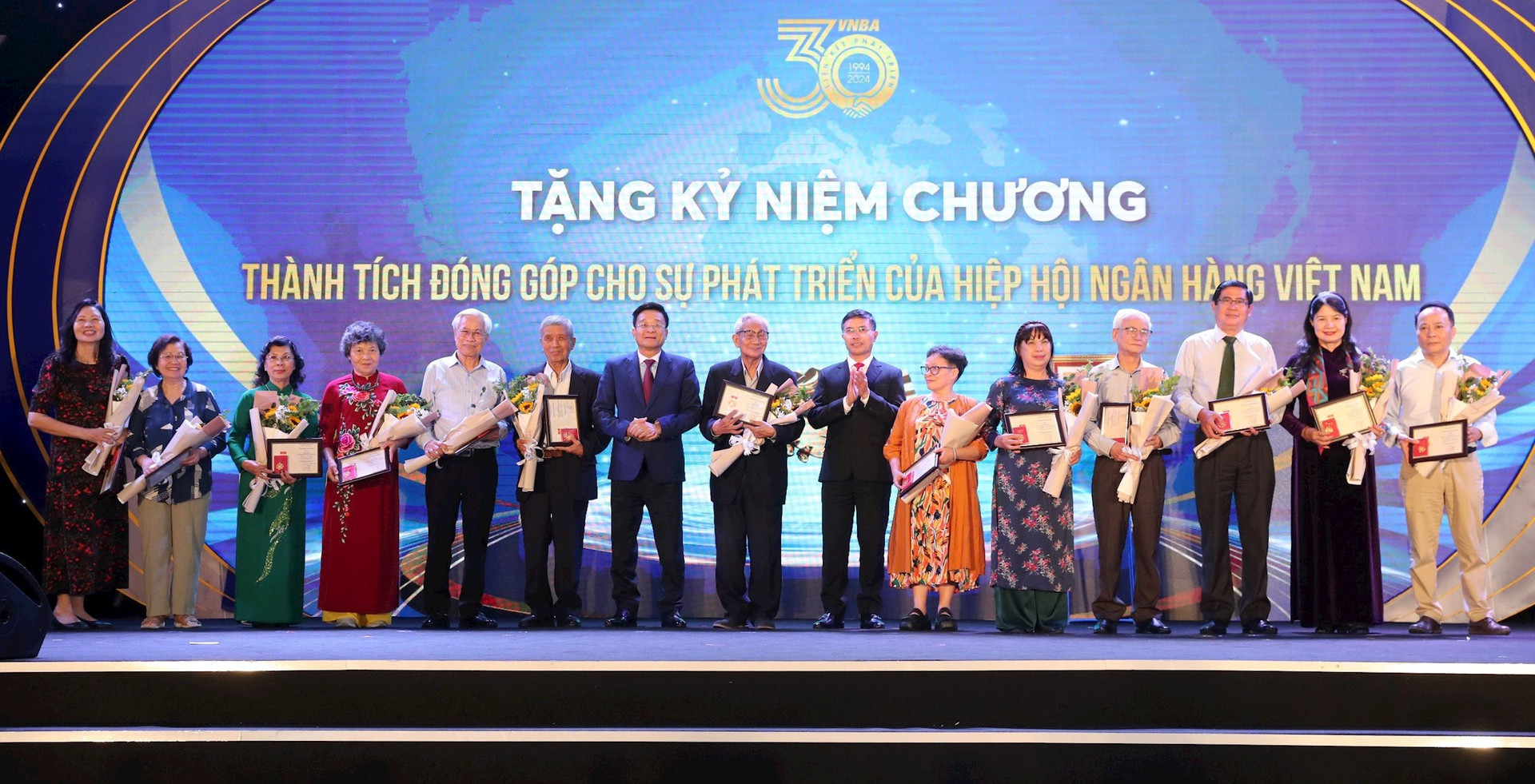 Các cá nhân đã gắn bó, công tác tại Cơ quan thường trực có nhiều đóng góp cho sự phát triển của Hiệp hội Ngân hàng Việt Nam