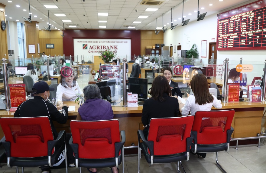 Cán bộ, nhân viên, người lao động Agribank luôn chủ động cập nhật thông tin, nâng cao kiến thức nghiệp vụ, giúp nhiều khách hàng thoát khỏi các vụ lừa đảo qua mạng internet và viễn thông