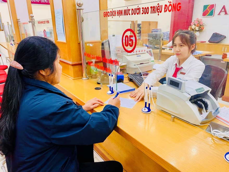 Giao dịch viên Chi nhánh huyện Bắc Sơn (Lạng Sơn) liên tiếp phát hiện, ngăn chặn 2 vụ mạo danh, lừa đảo qua điện thoại trong tháng 4/2024