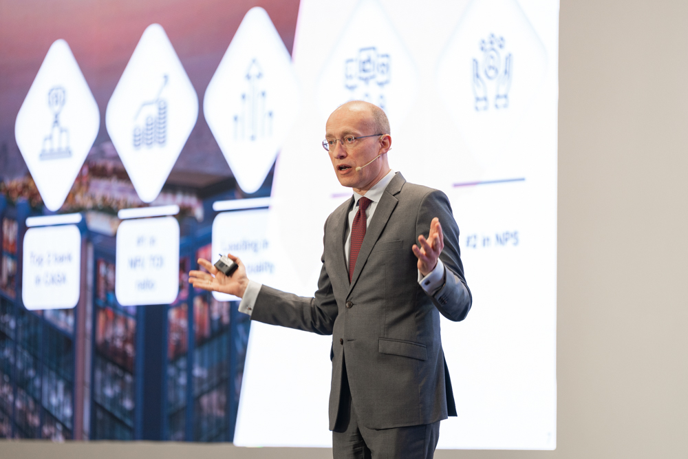 CEO Techcombank: Sẵn sàng chào đón các nhà đầu tư chiến lược