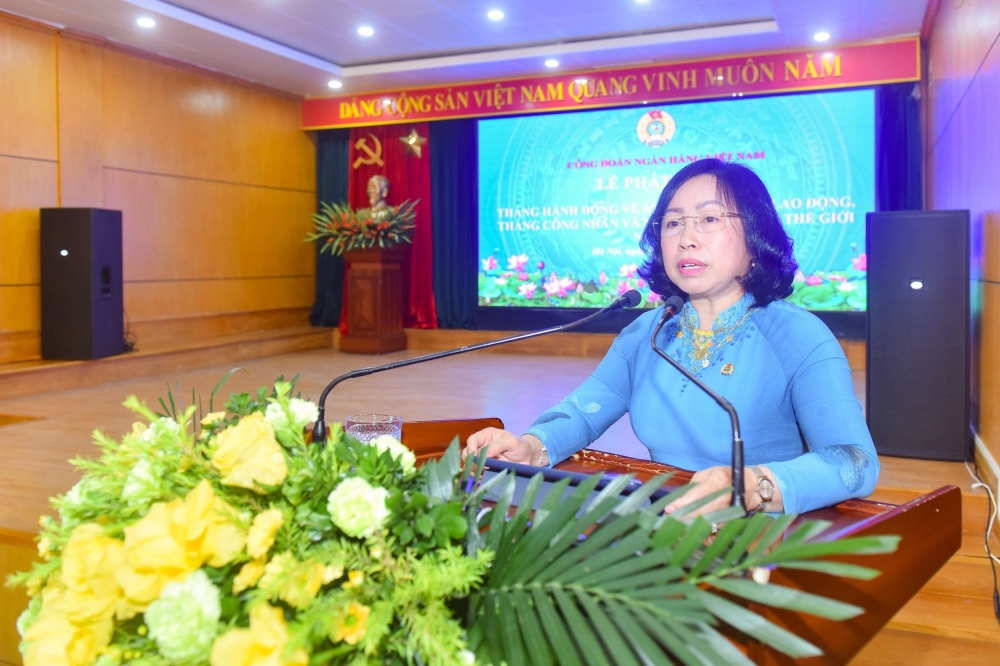 Phó chủ tịch Tổng Liên đoàn Lao động Việt Nam Thái Thu Xương đánh giá cao cách thức tổ chức và kết quả Công đoàn Ngân hàng Việt Nam đã thực hiện thời gian vừa qua. Ảnh: Hoàng Giáp