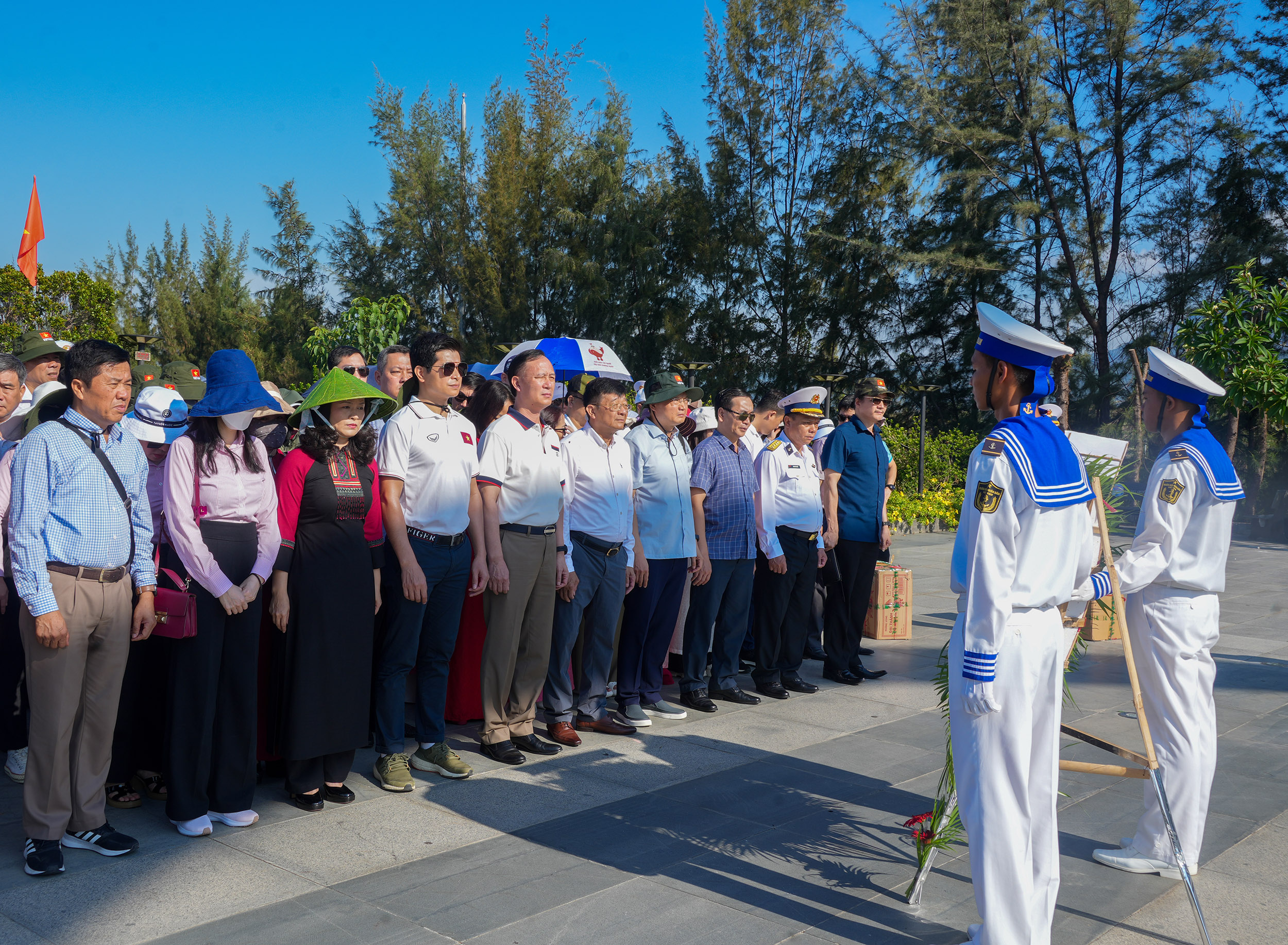 Đoàn công tác Hiệp hội Ngân hàng Việt Nam thăm quân, dân quần đảo Trường Sa, nhà giàn DK1/16