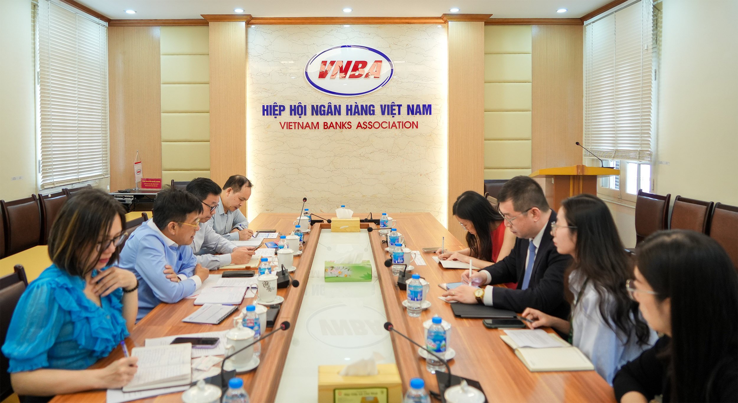 VNBA Secretary General received and talked with Delegation from the Bond Connect Company Limited